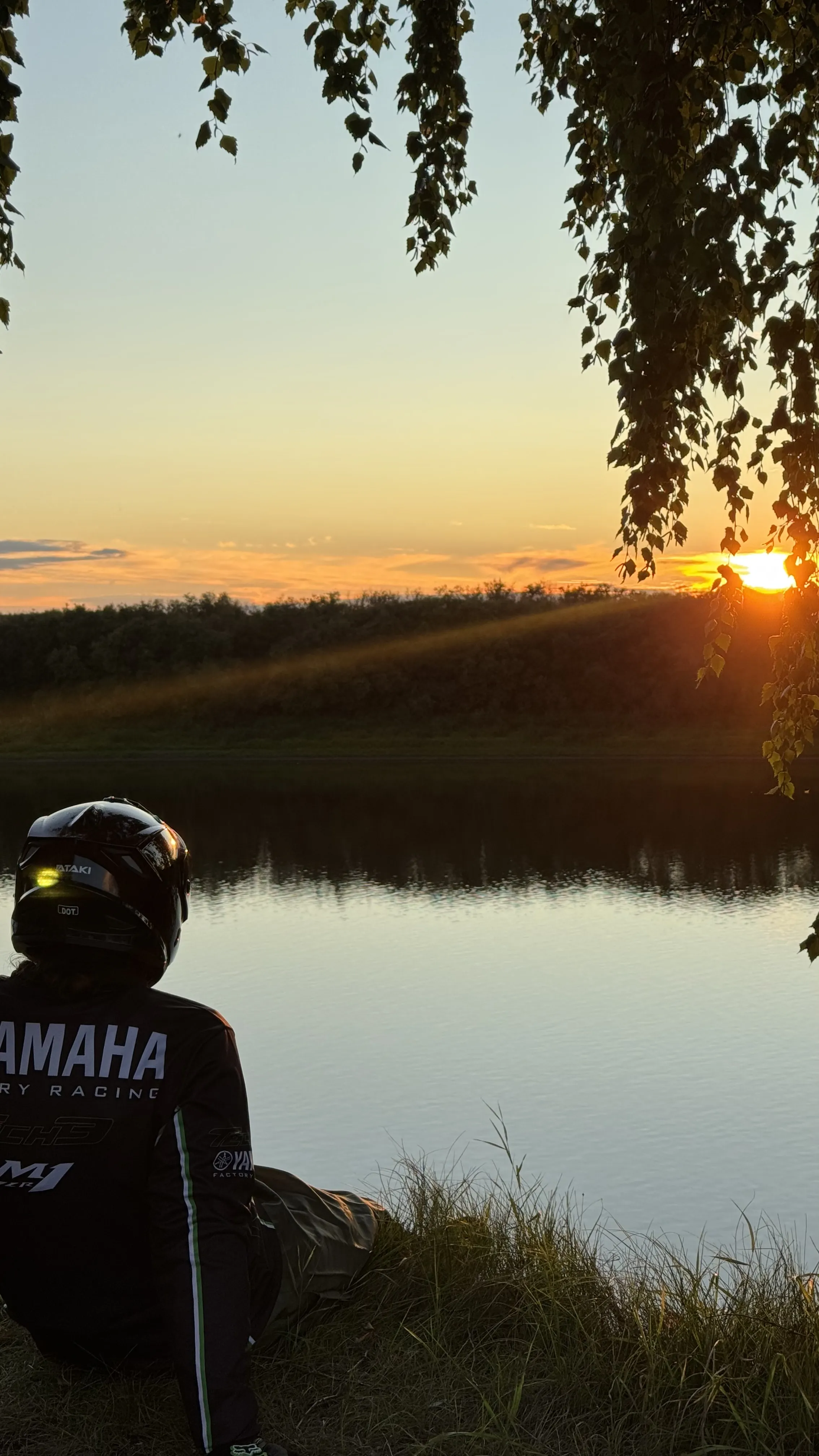 Закат на берегу реки