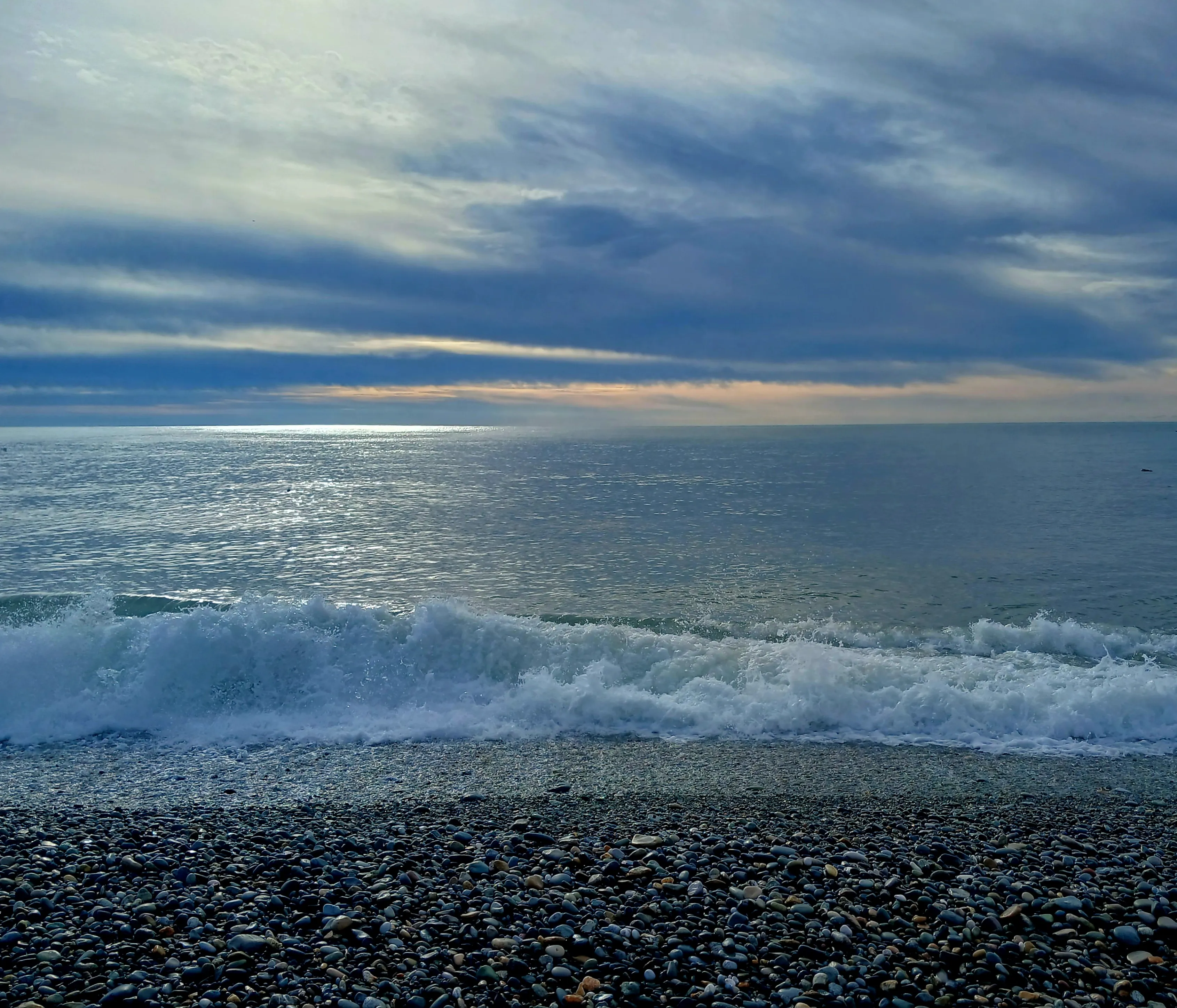 Оттенки неба и моря.