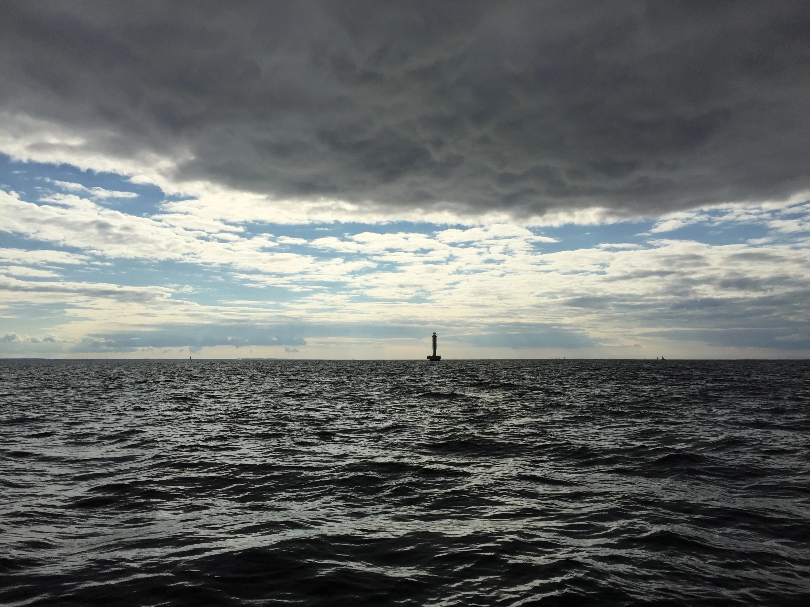 Марина с маяком