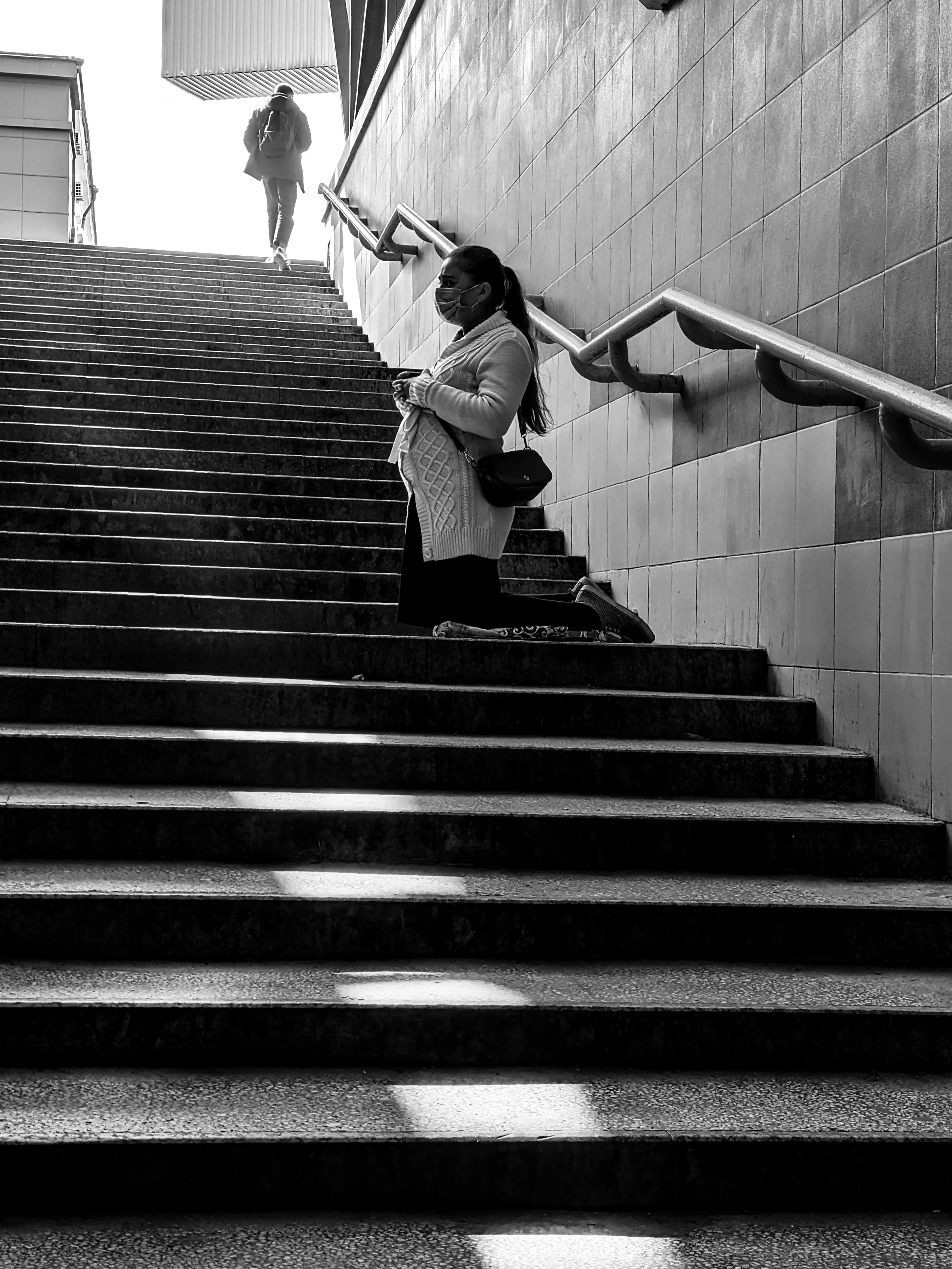 Женщина в переходе