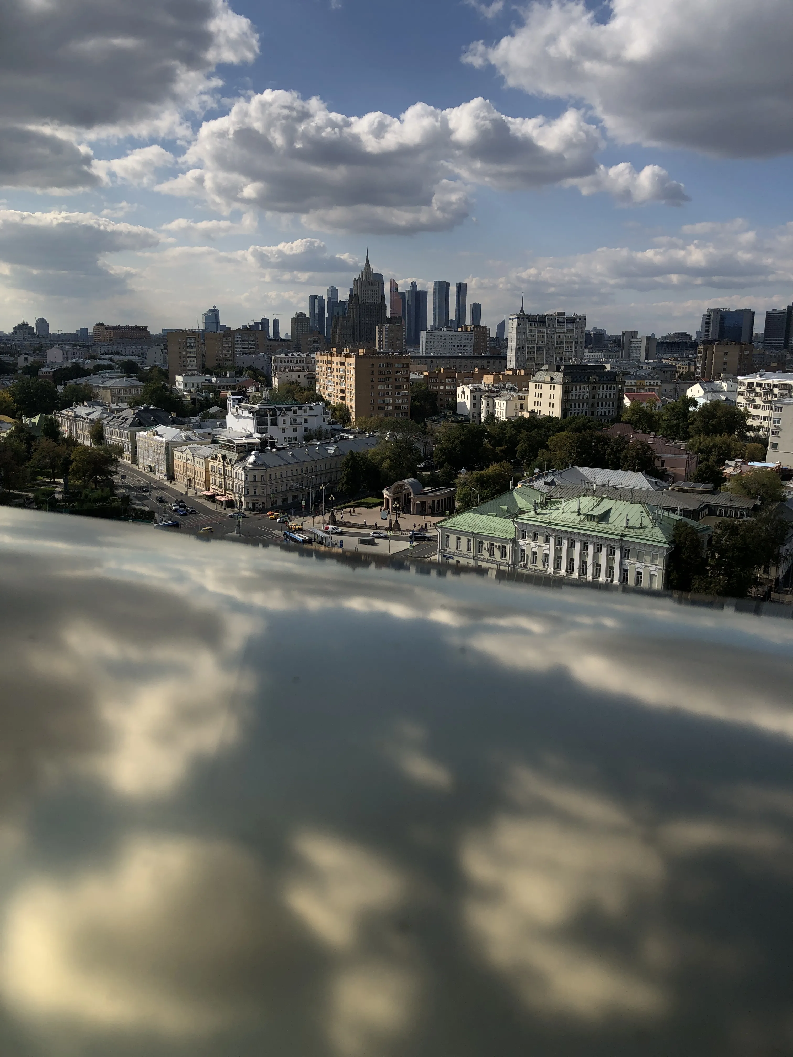 Москва в облаках