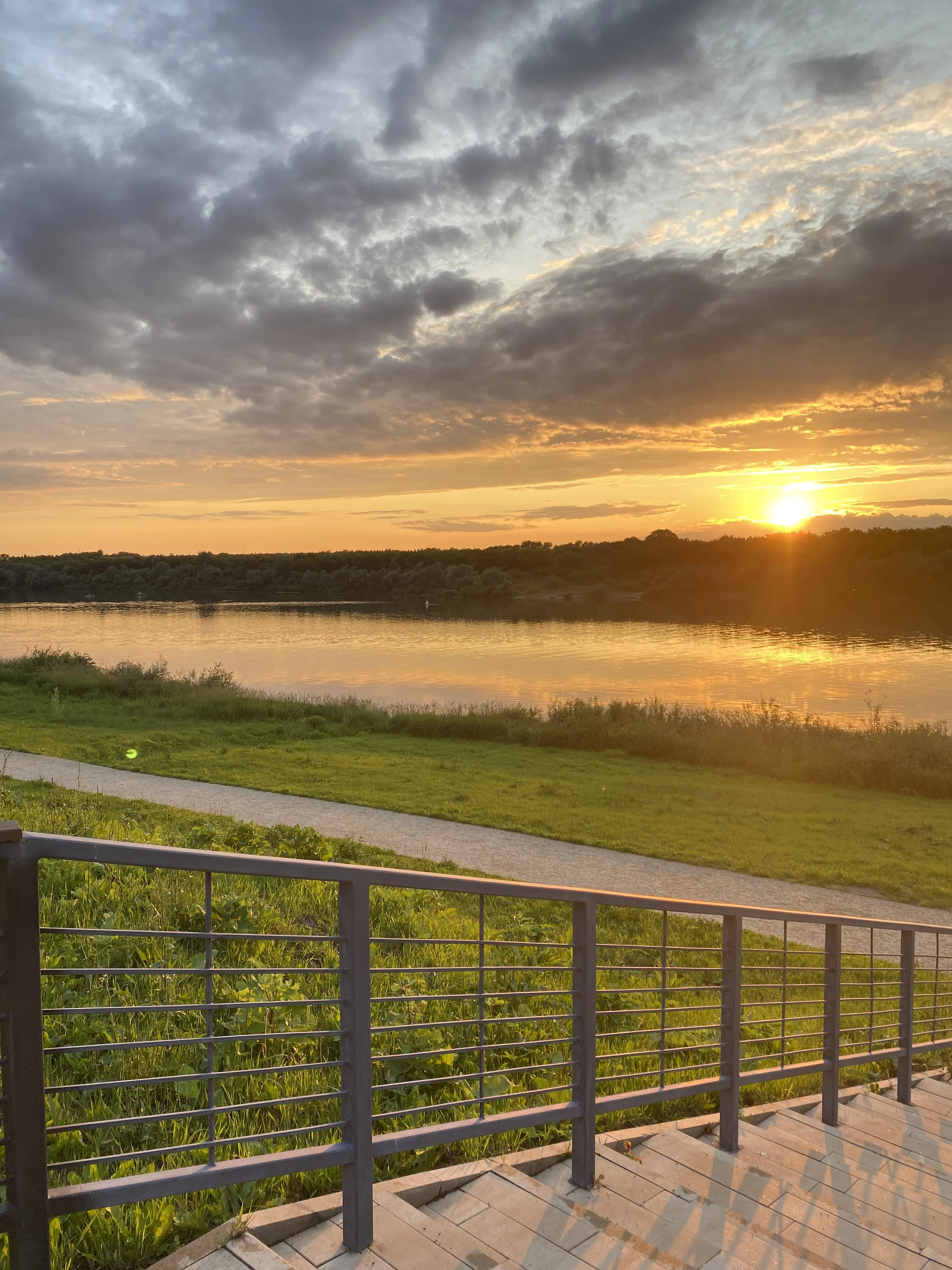 Закат на берегу