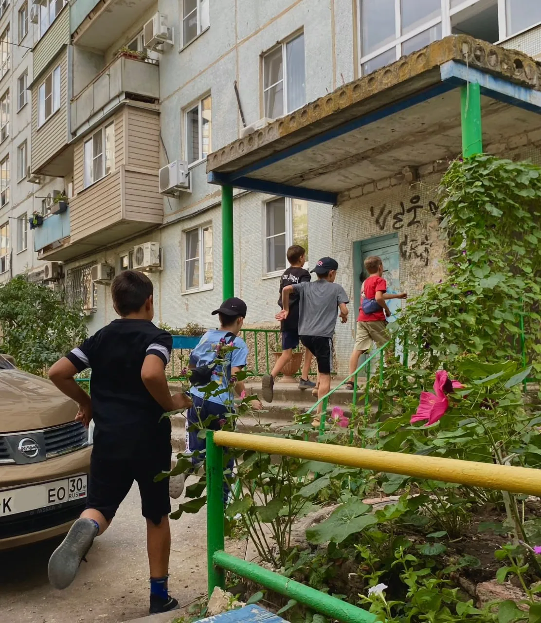 вынеси попить