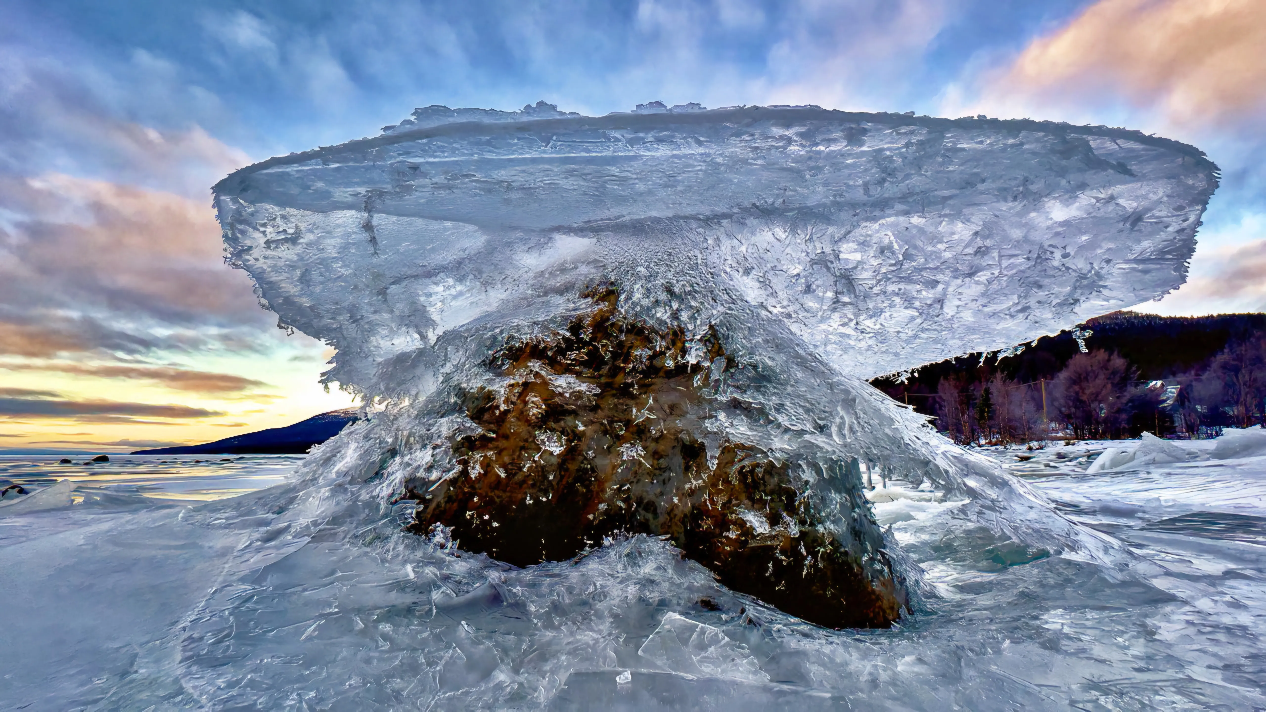 Рассвет на Кольском полуострове. Момент, когда мир замирает.