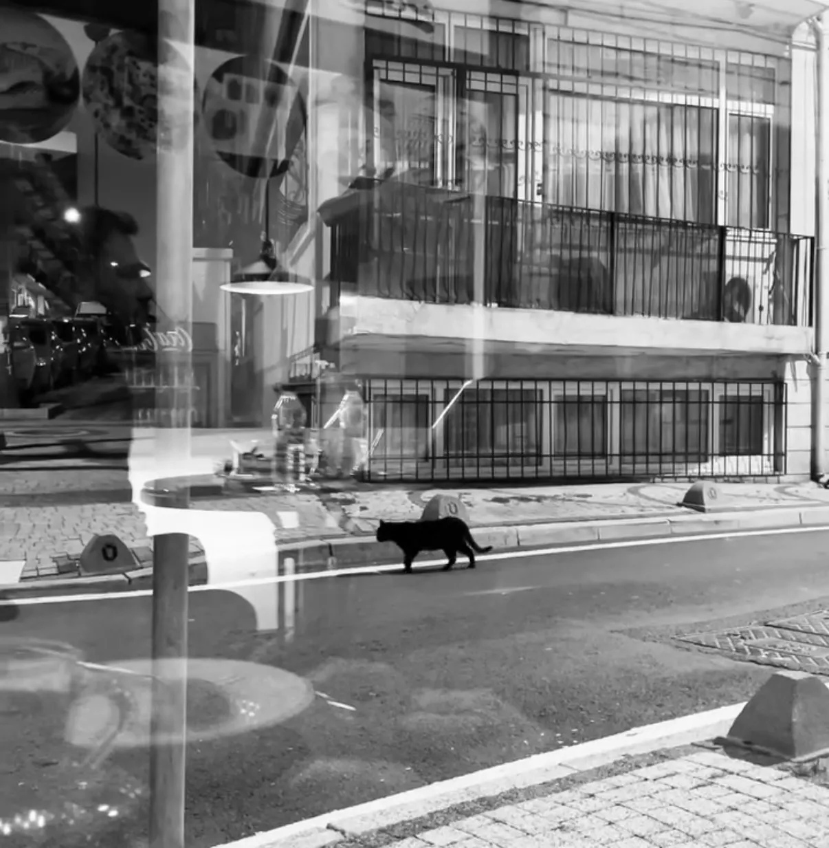 Отражение, которое идёт само по себе