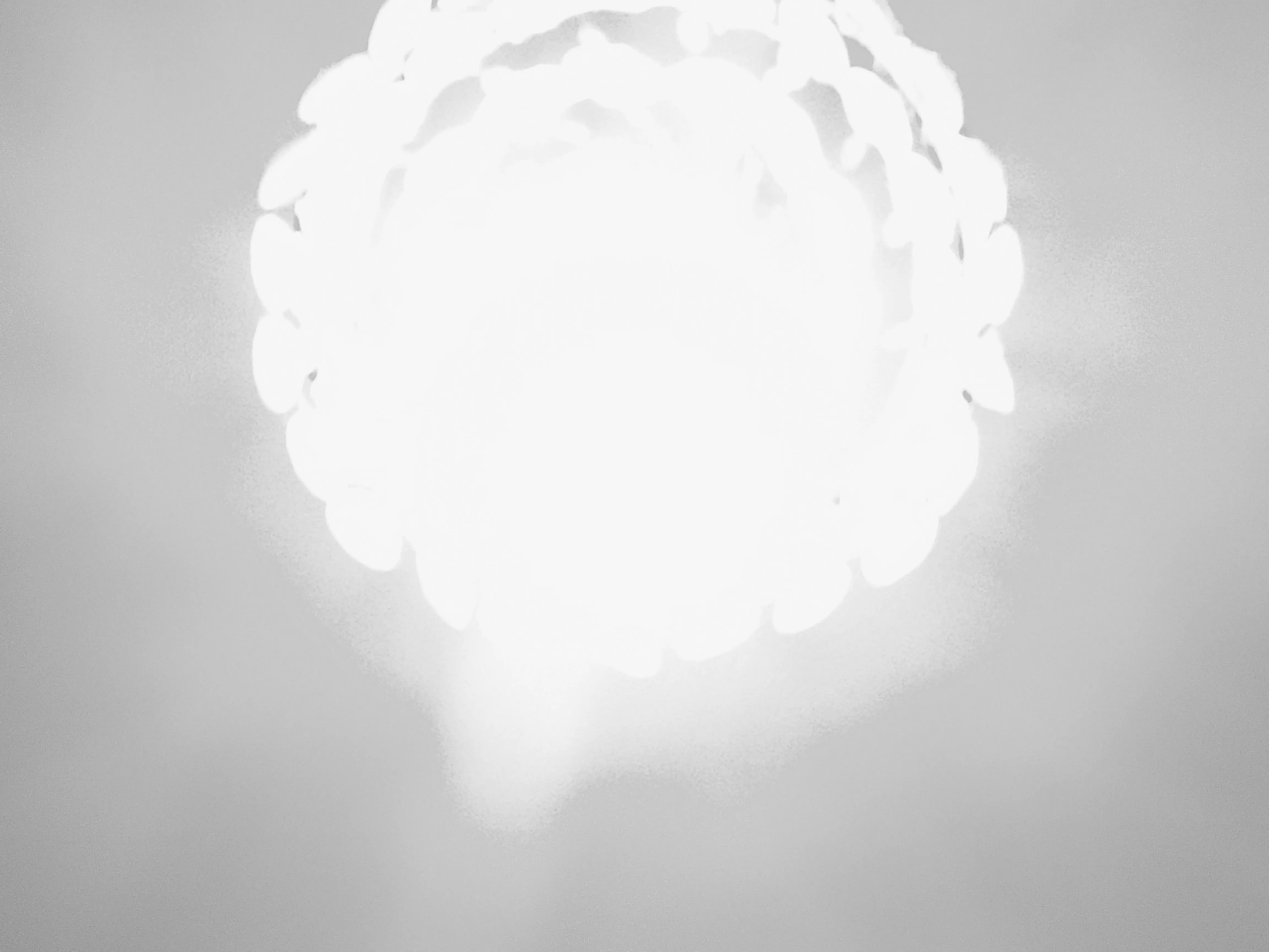 Истекает светом