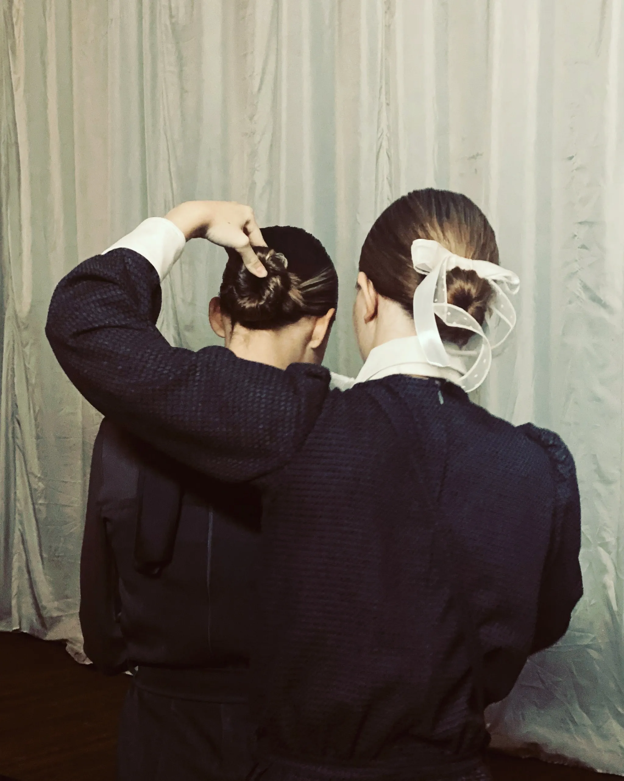 За кулисами