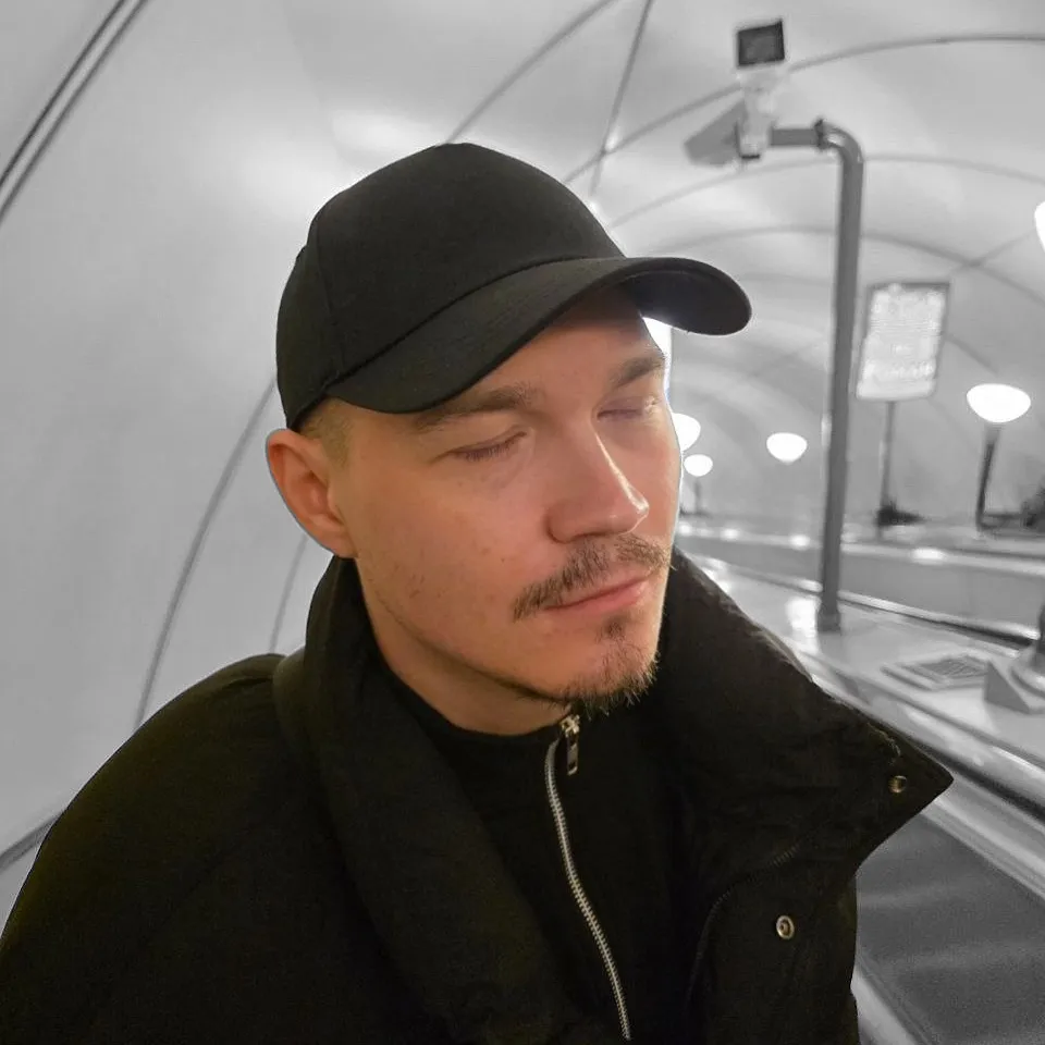 Пауза между станциями