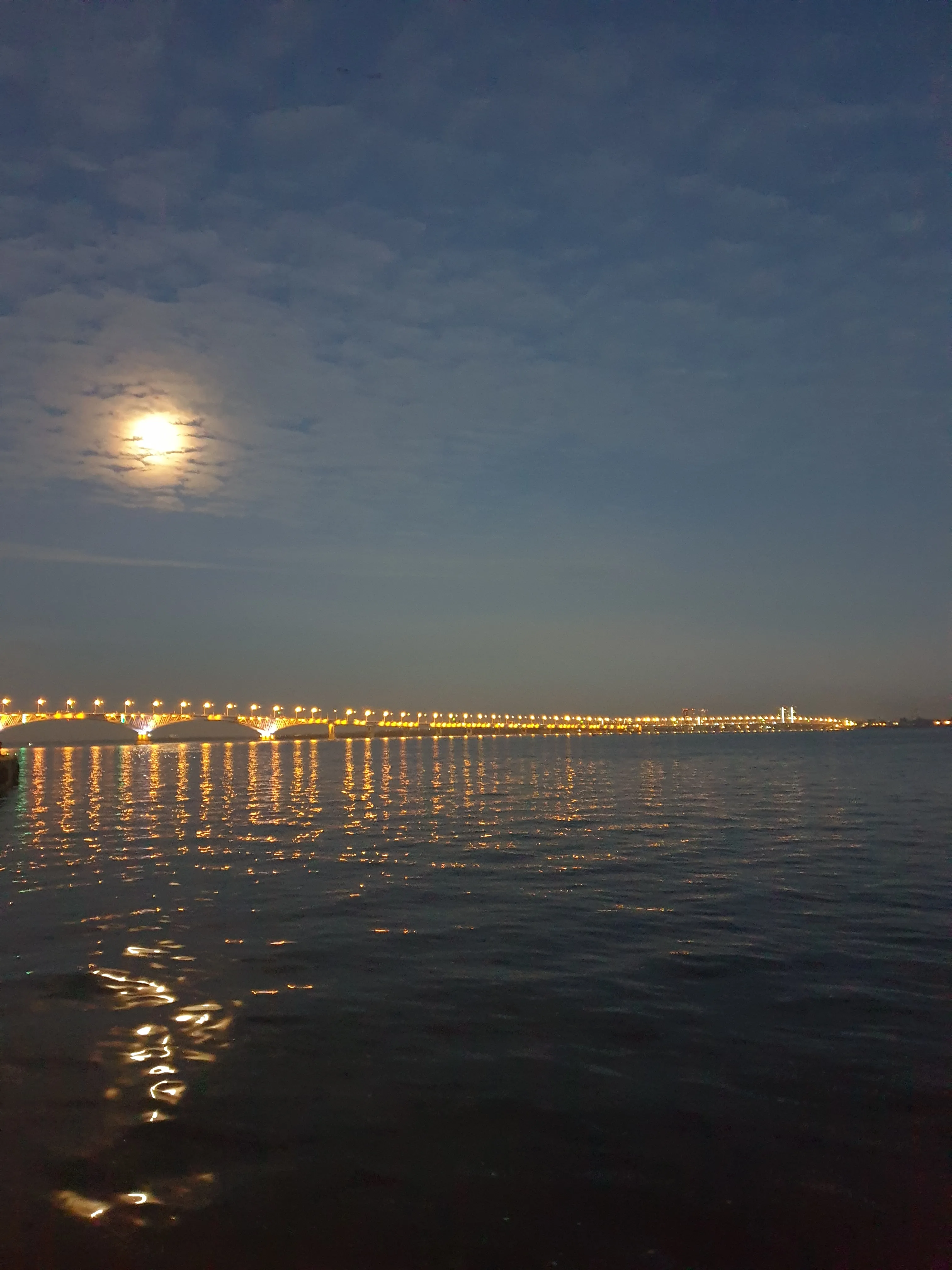 Луна над Волгой