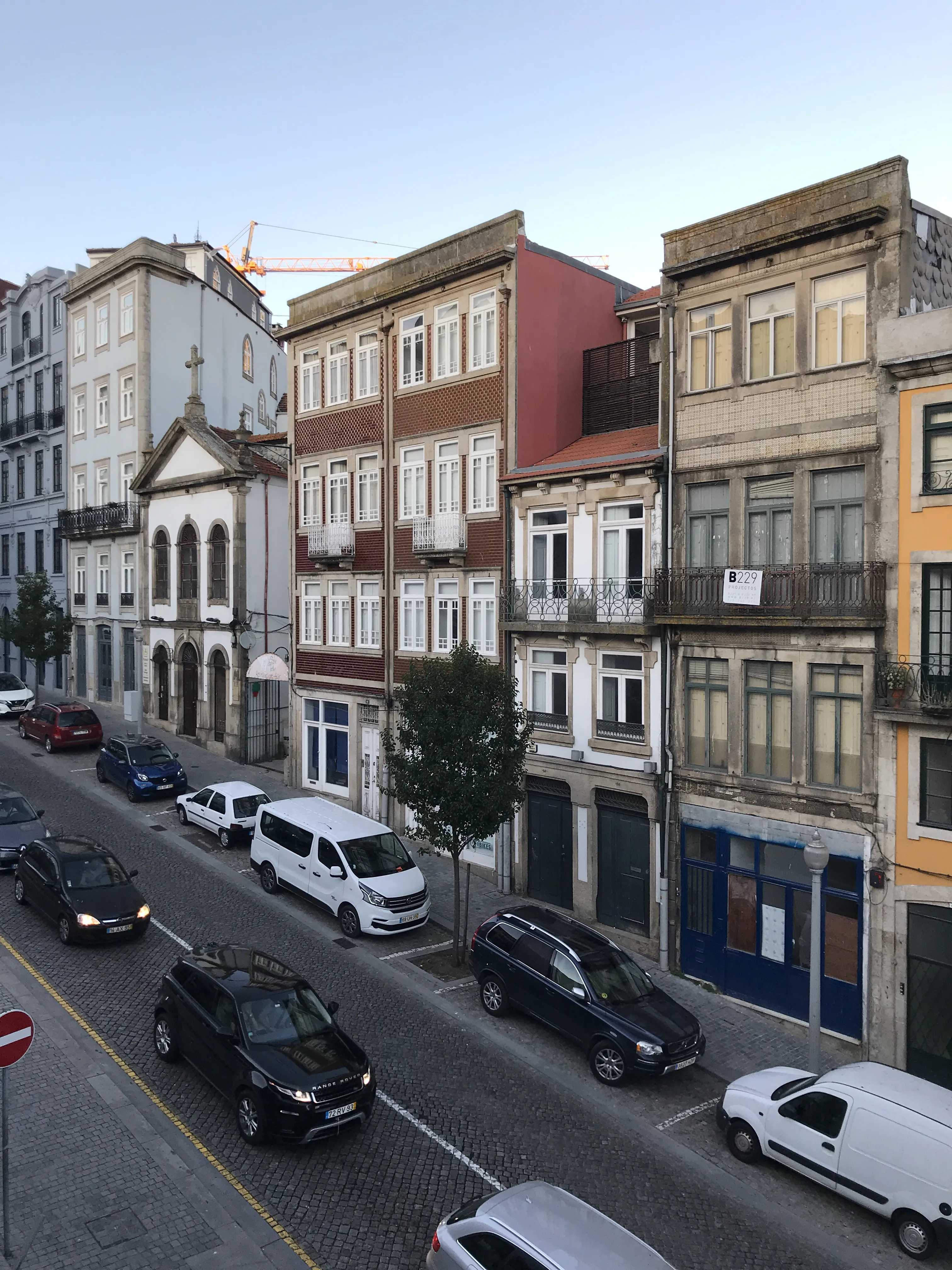 Рельеф Порту