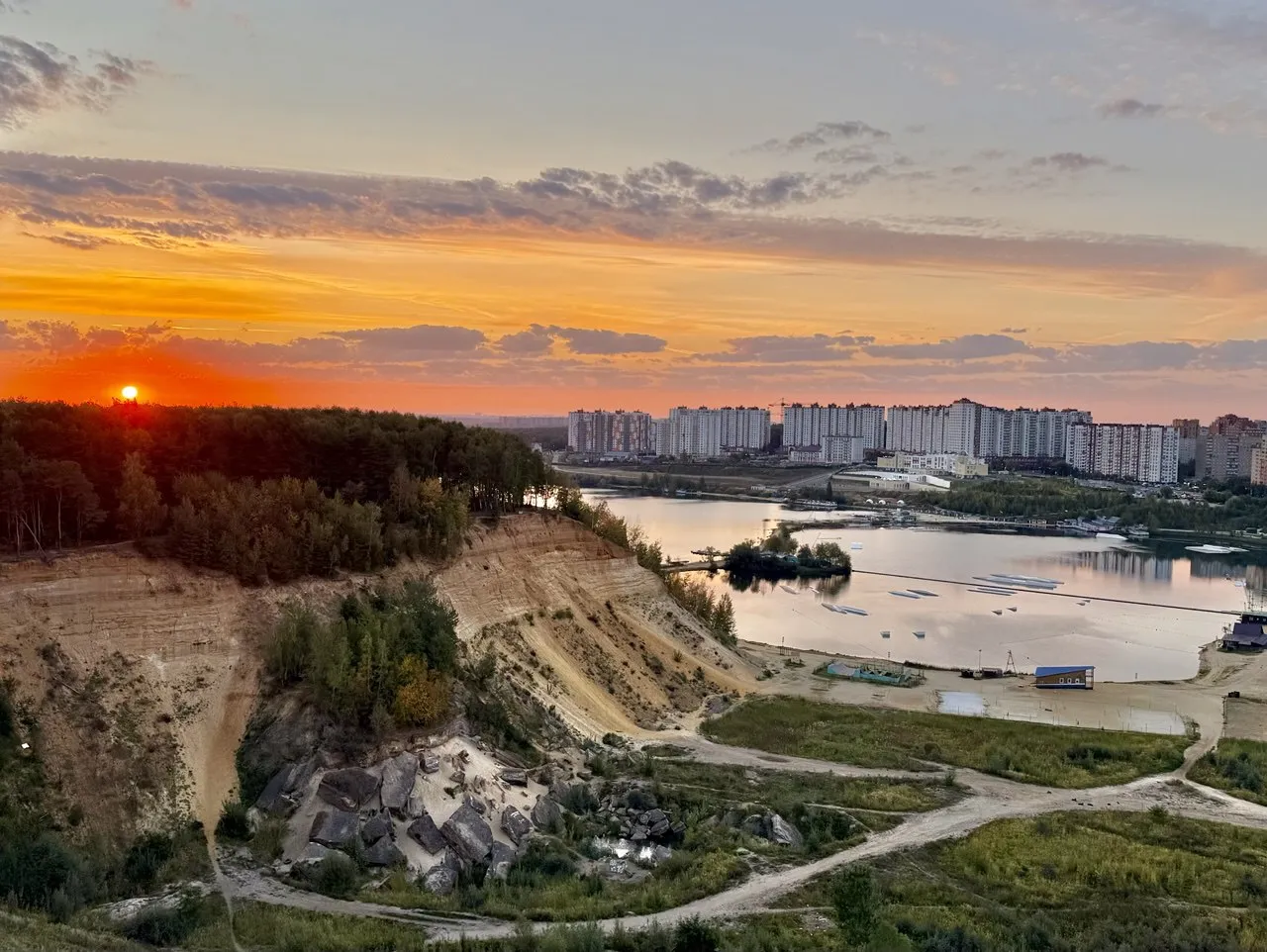 Город Дзержинский в гармонии с природой.