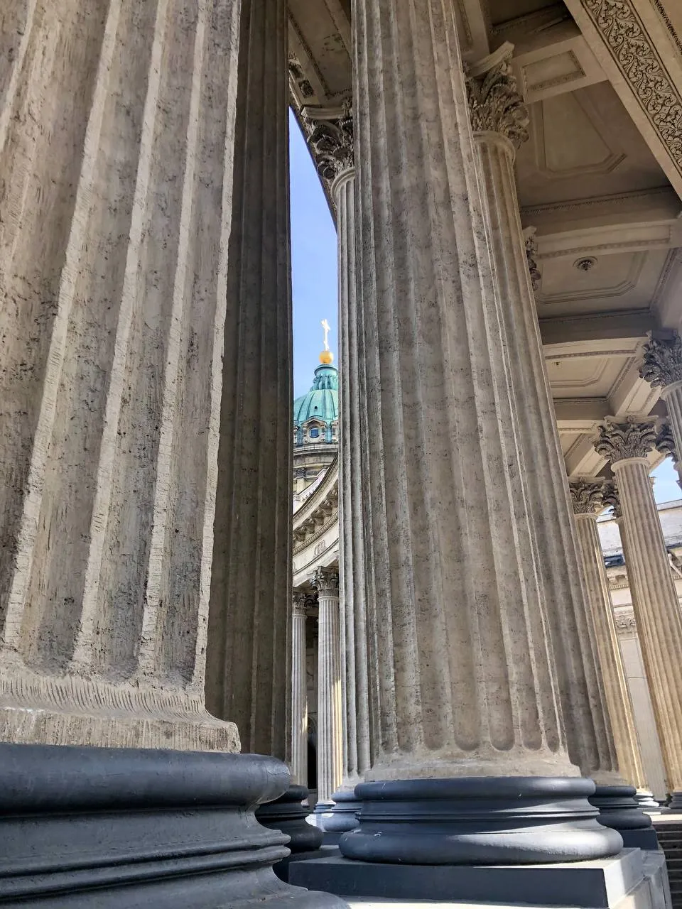 Чтобы увидеть прекрасное, нужно посмотреть на свет