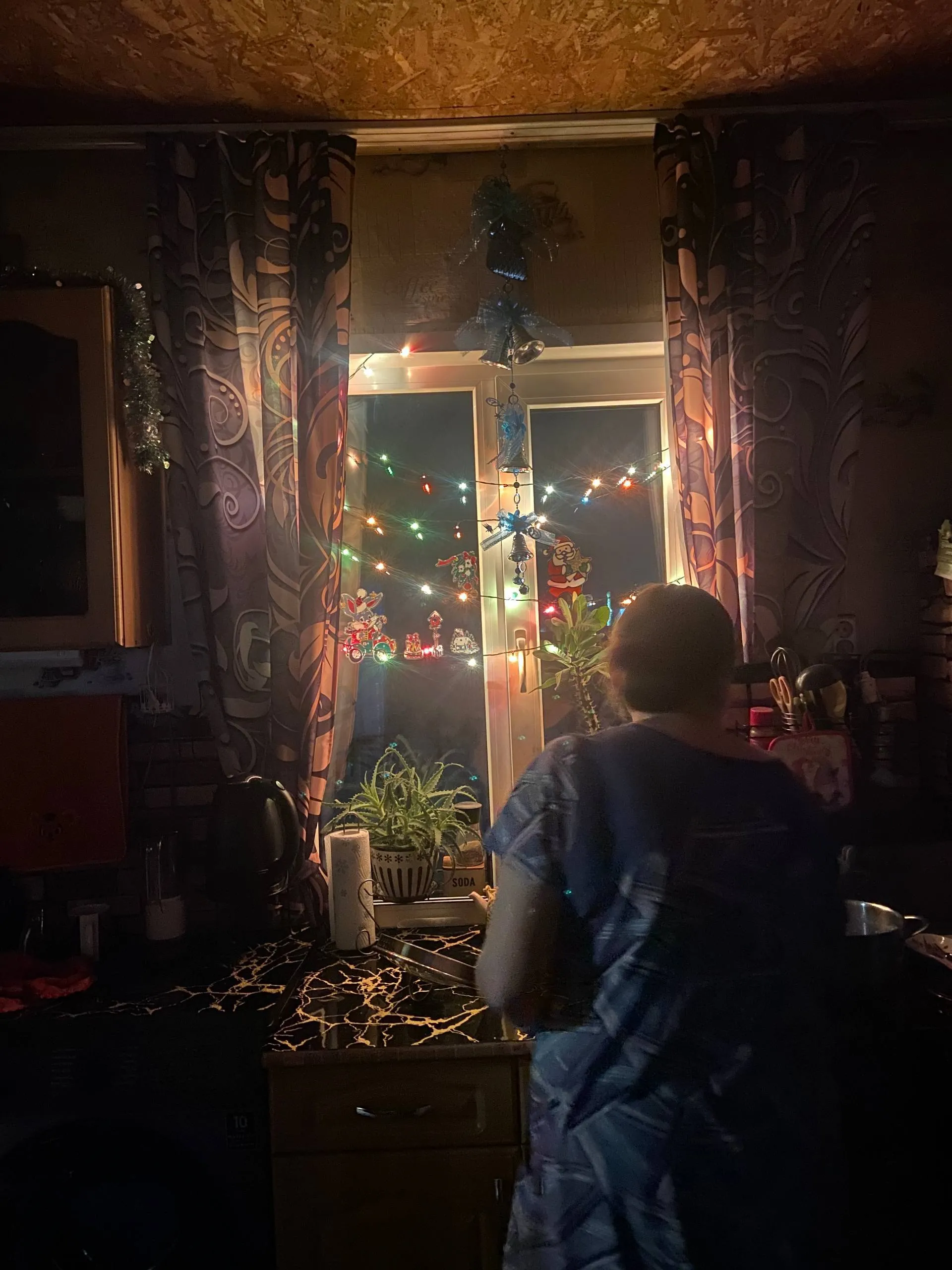 «Тёплый вечер у окна.»