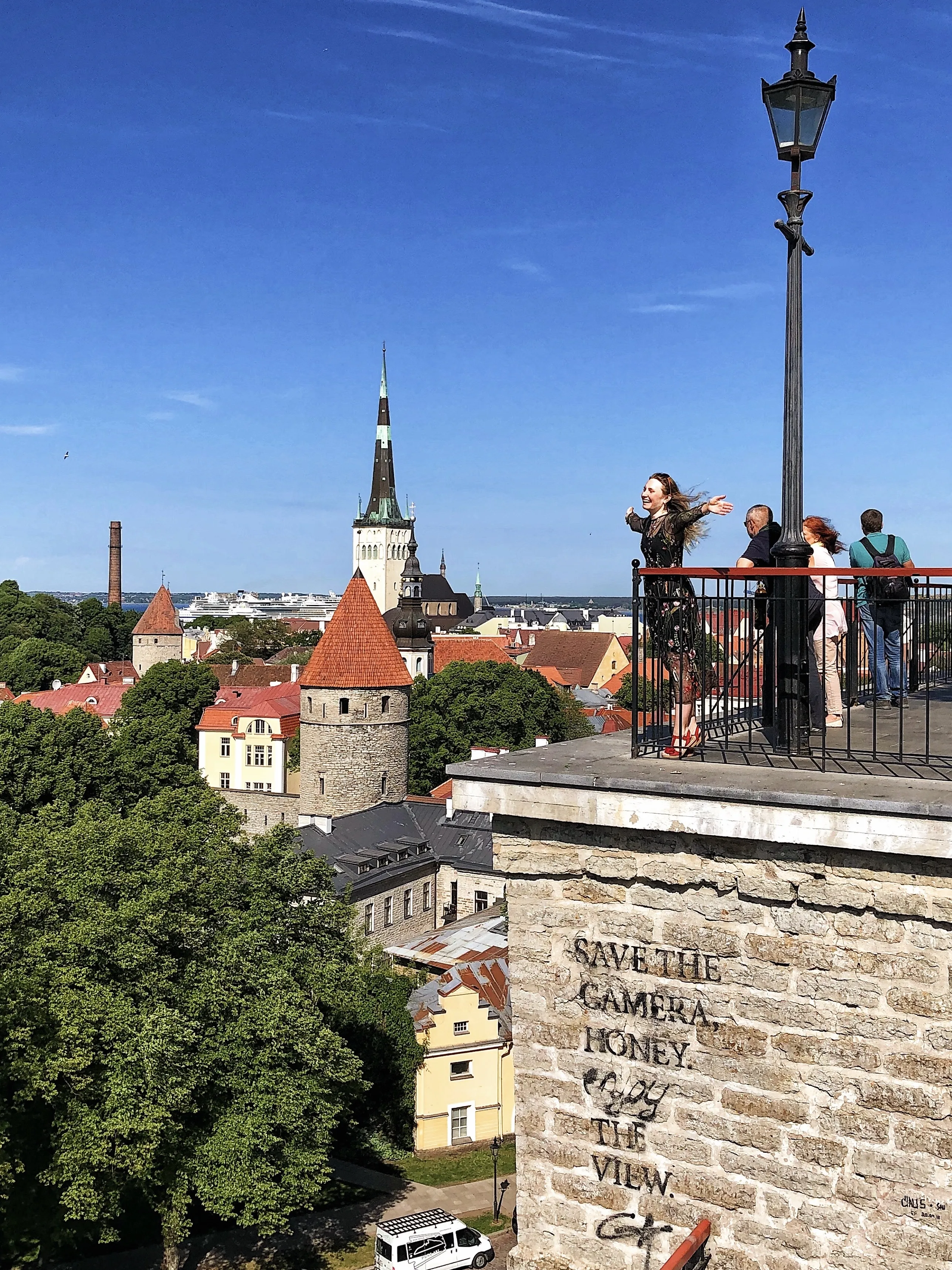 Отложи камеру и наслаждайся моментом!