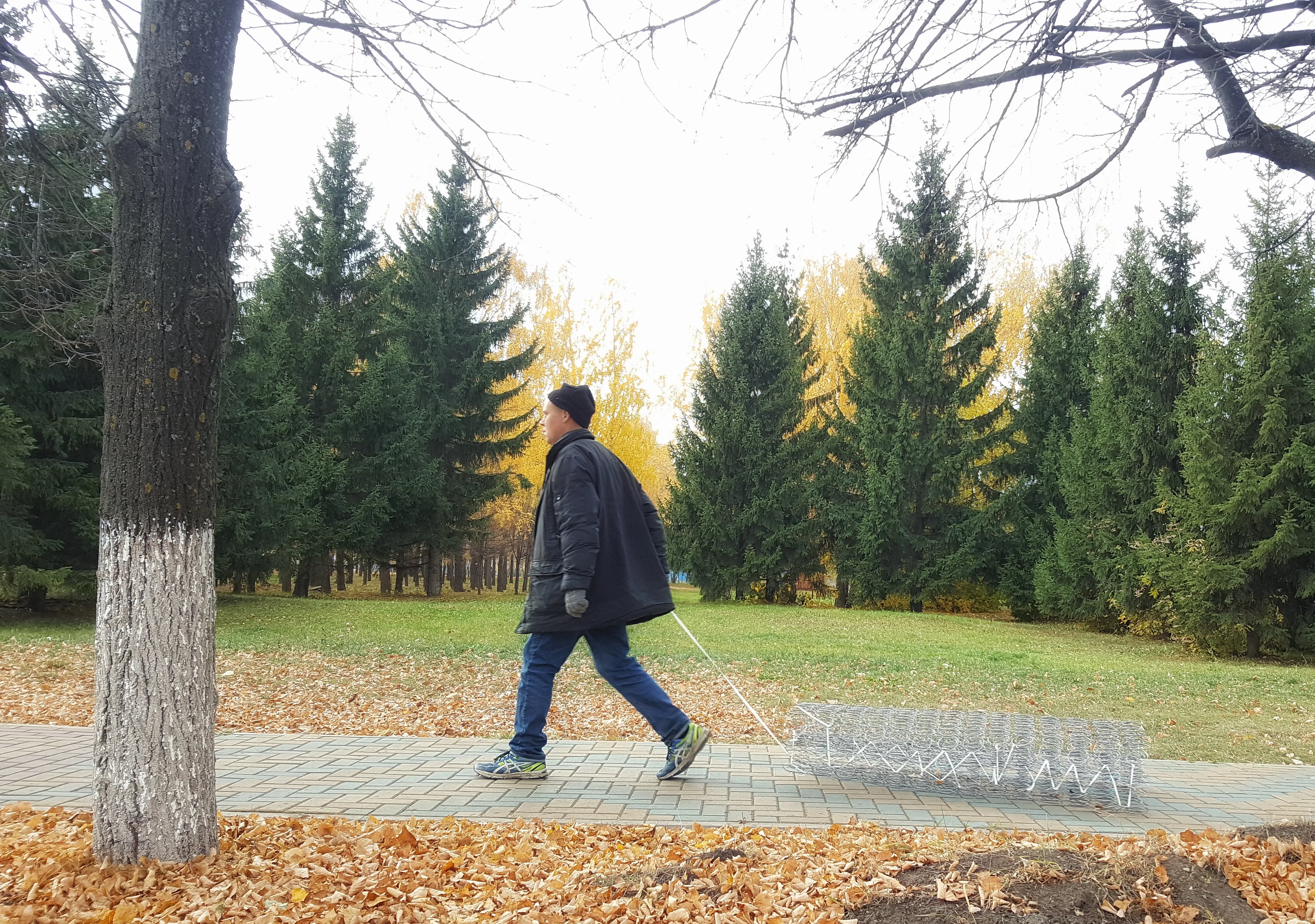 По улицам матрас водили.