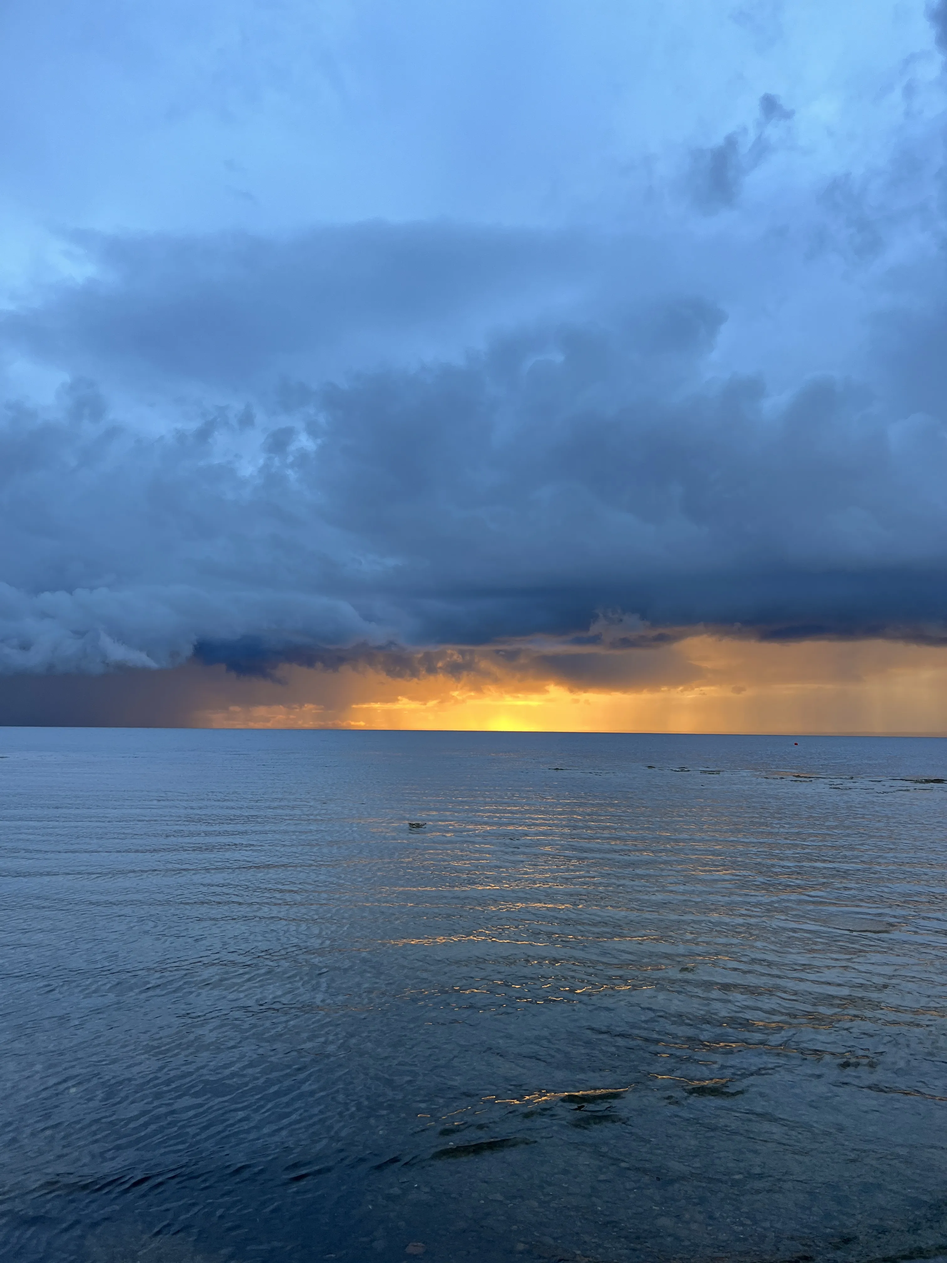 Закат после смерча