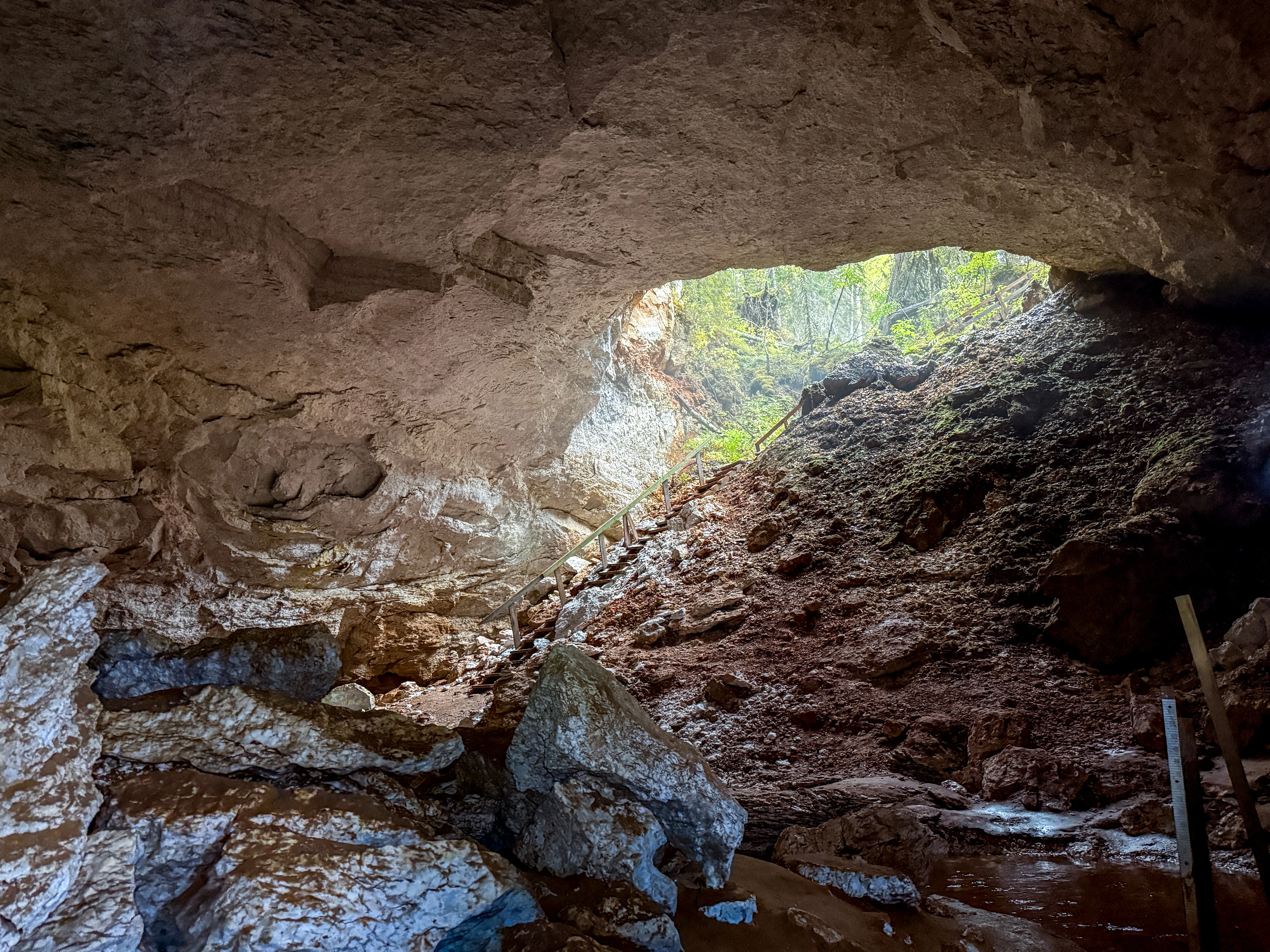 Вход под древние своды