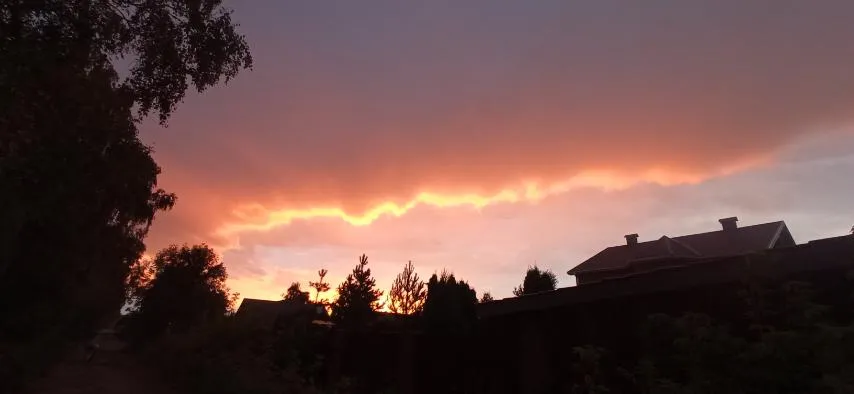 "Закат над крышами"