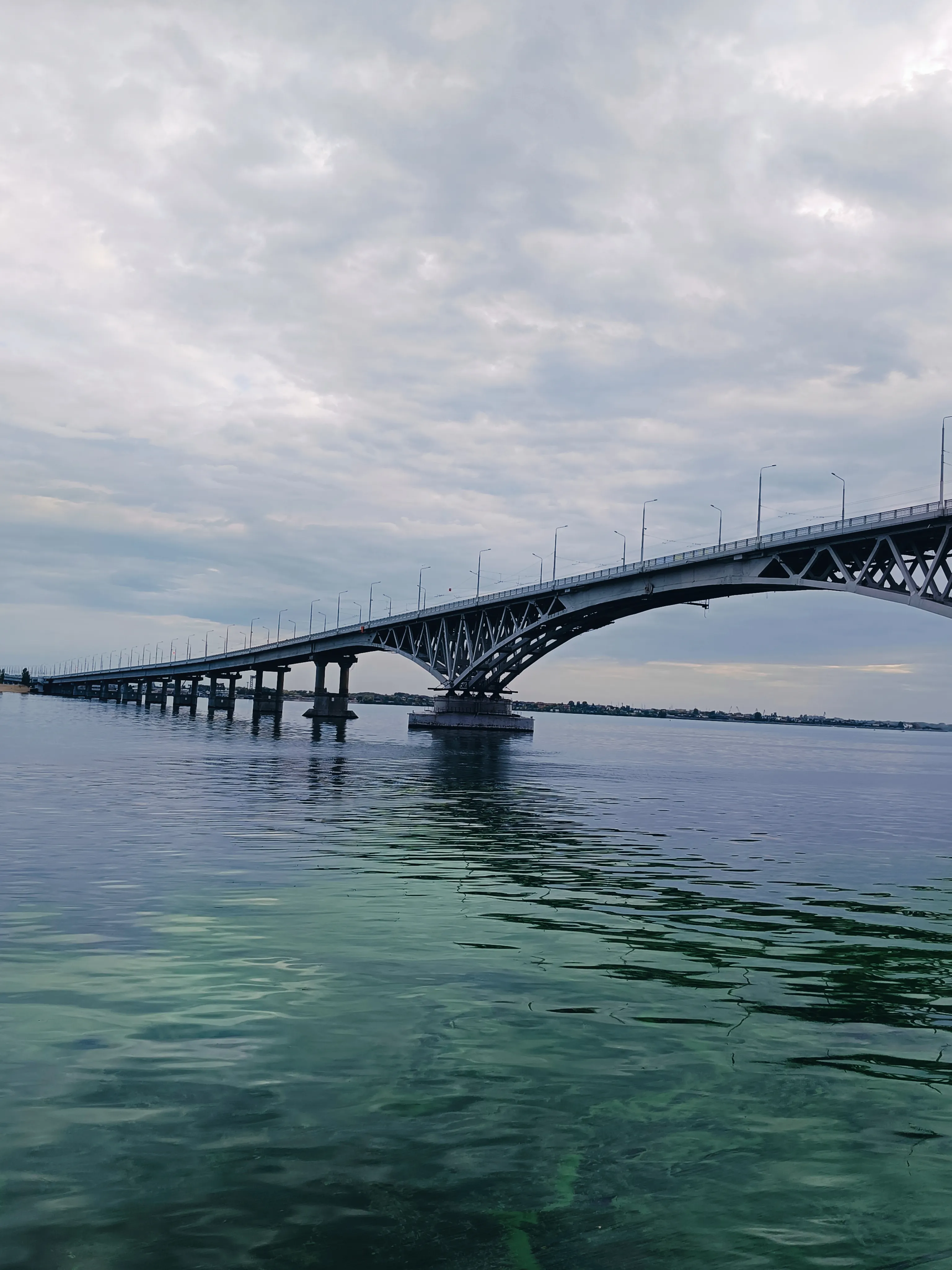 " Мост над водной гладью "