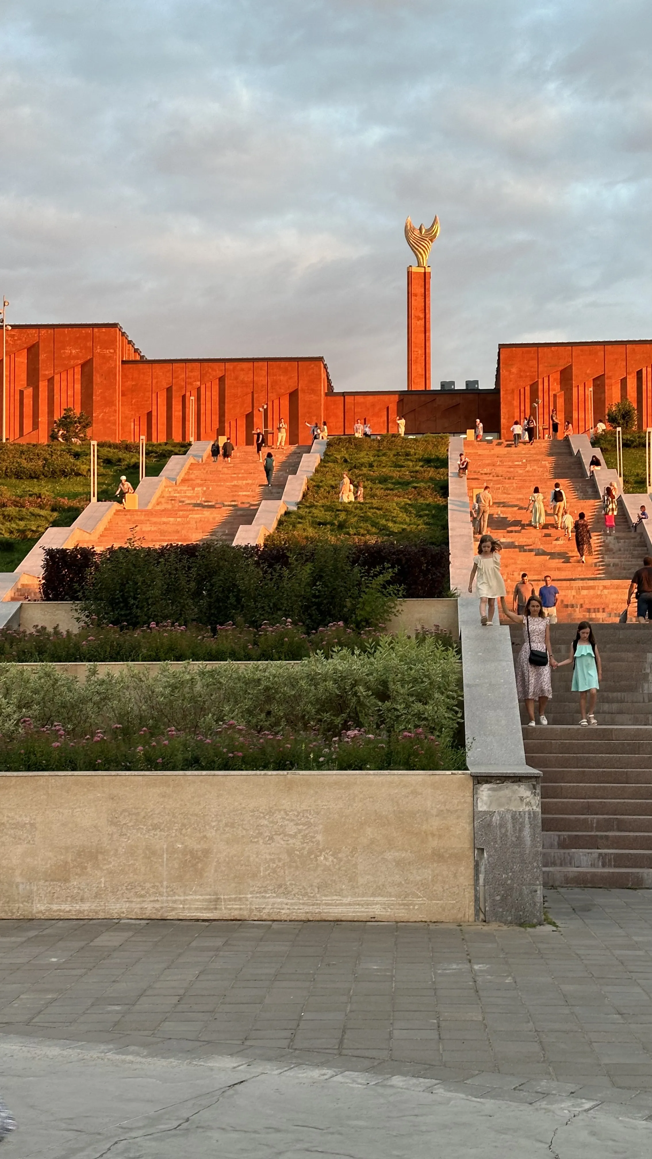 «Мгновение на ступенях заката»