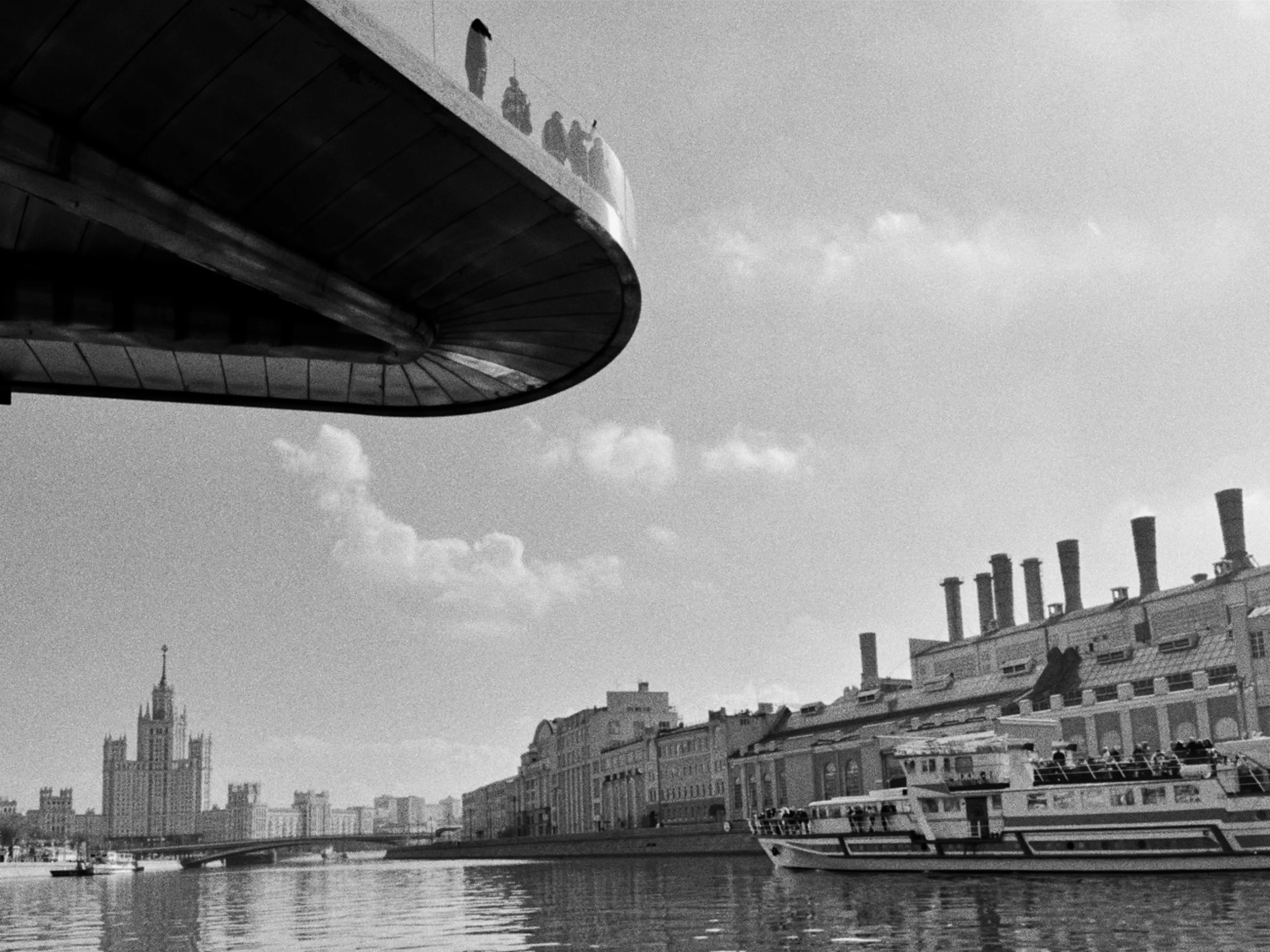 Весна на Москве реке