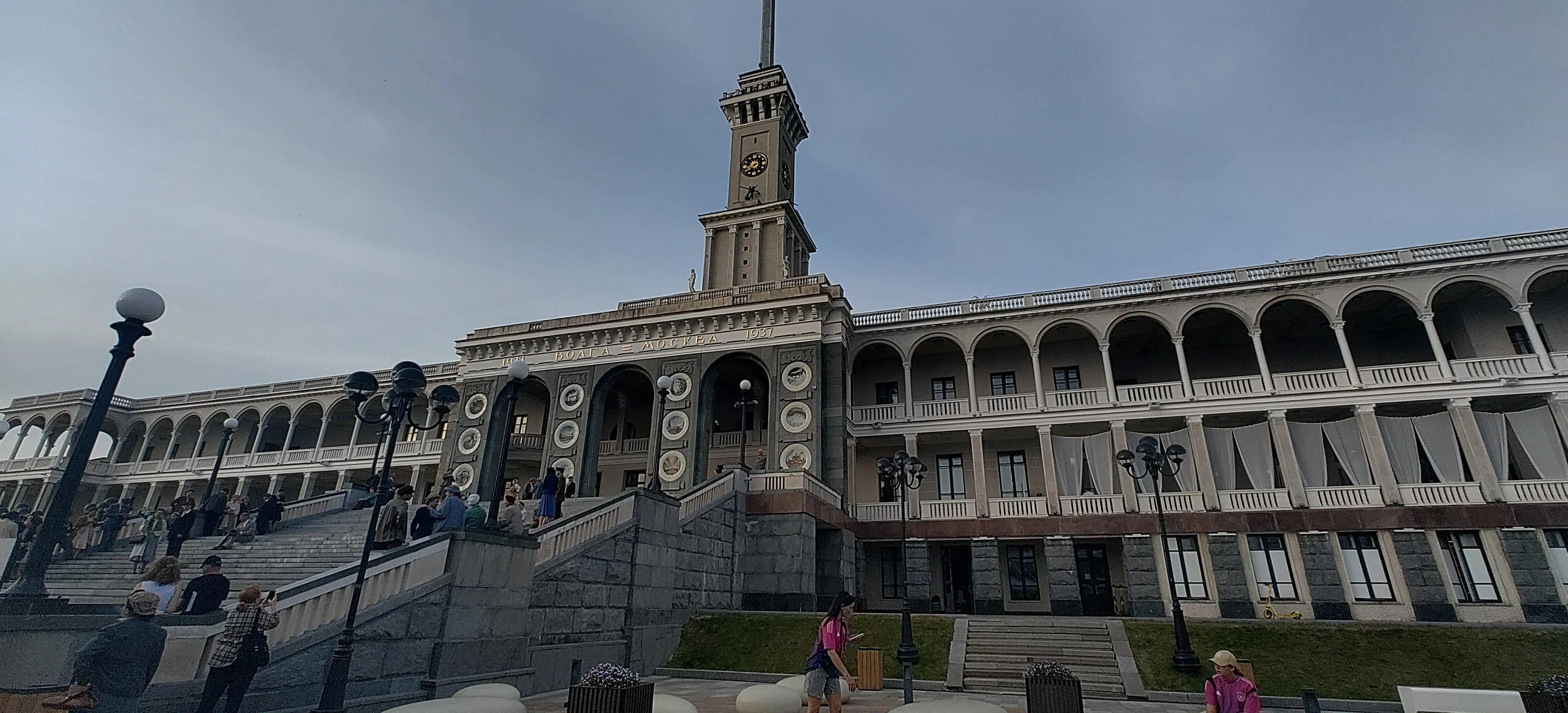 Время в Архитектуре: Часы Речного Вокзала