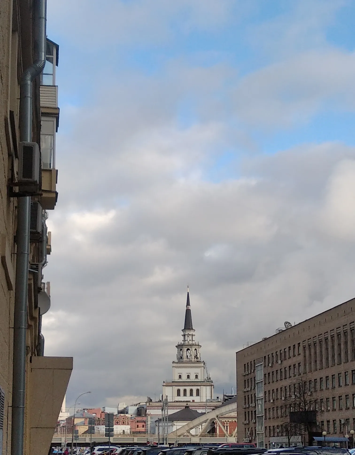 Облака и годы часто здесь пролетают