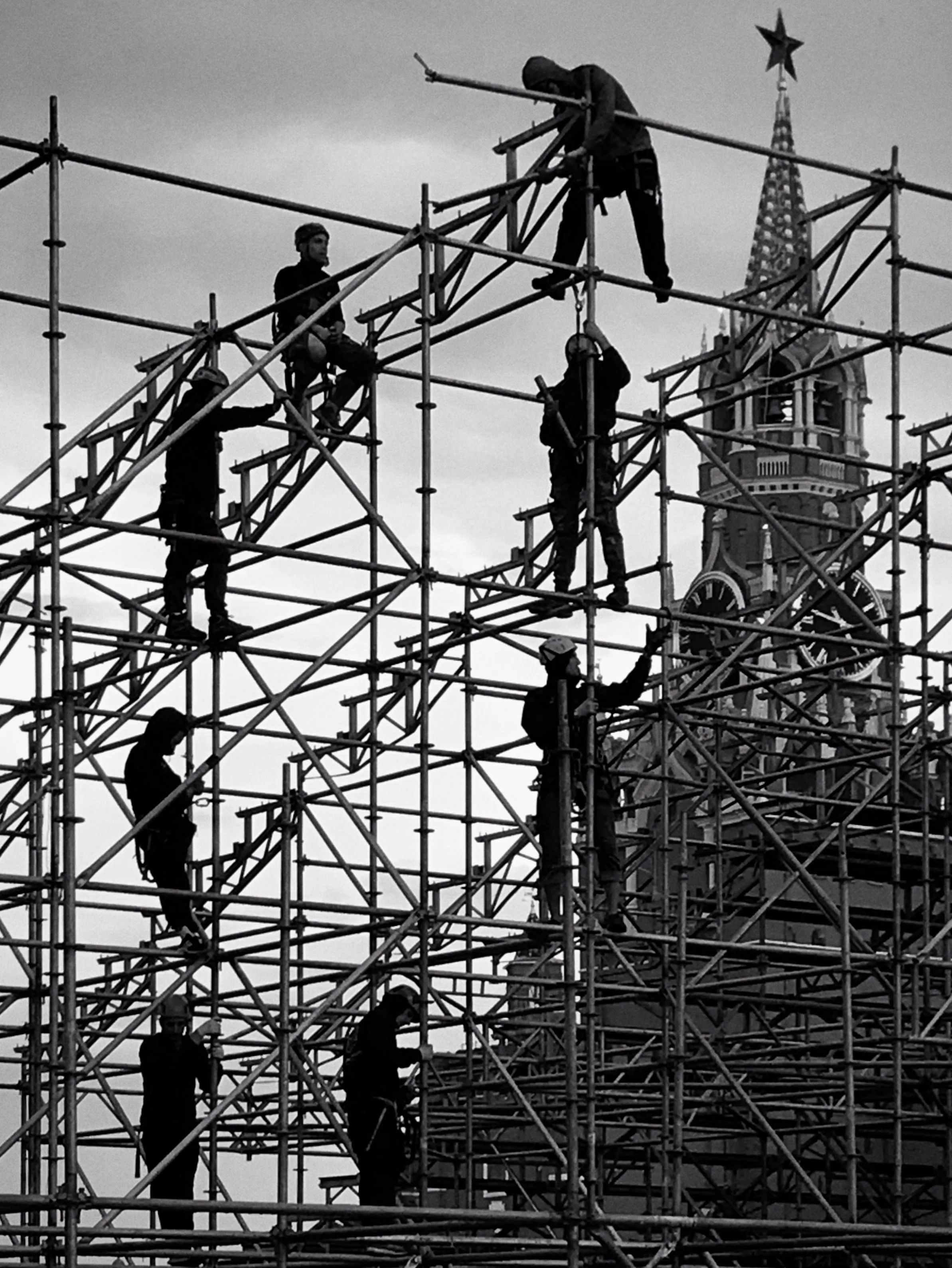 Ткущие настоящее