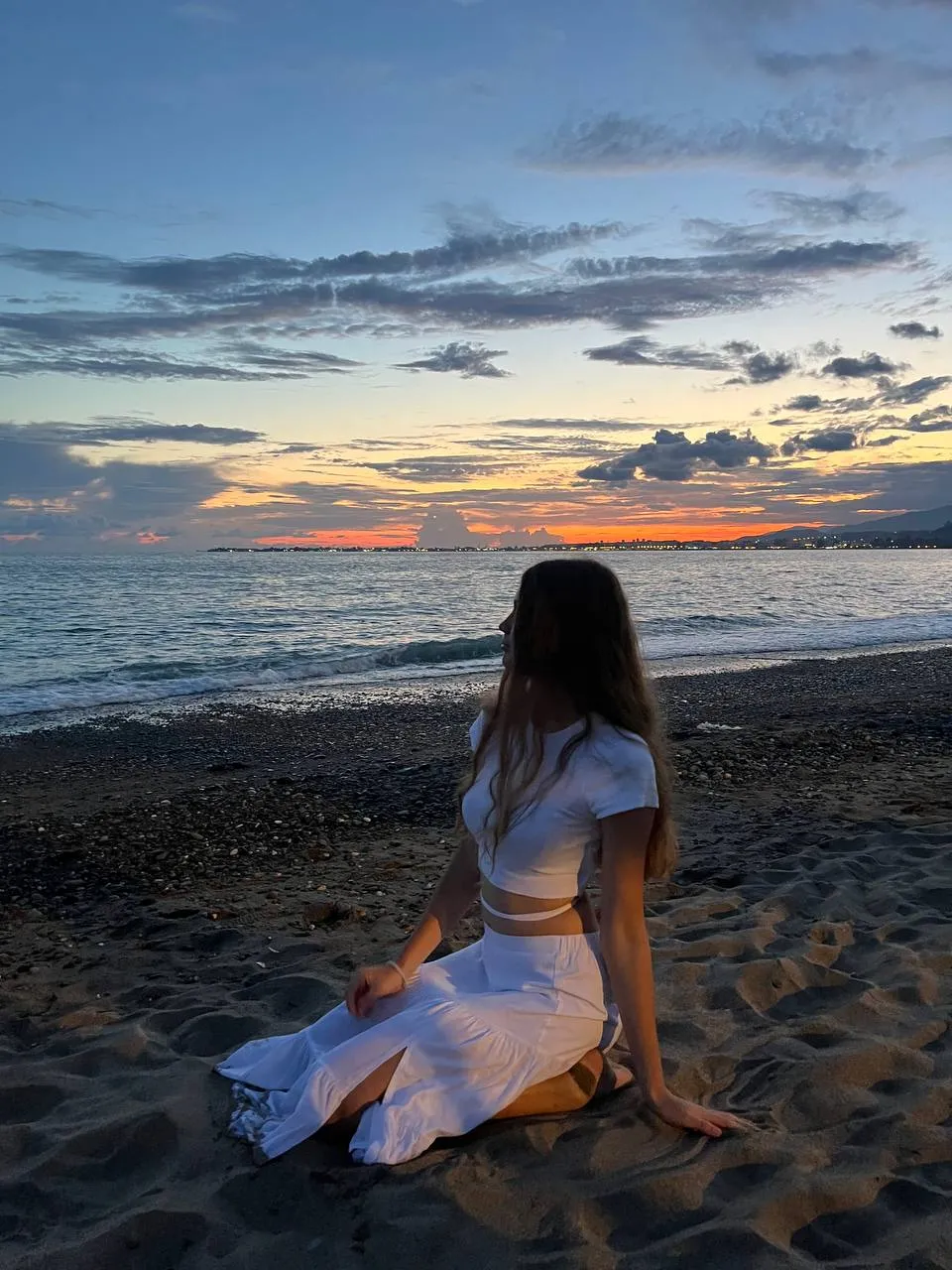 Где море встречает закат, а я встречаю себя.