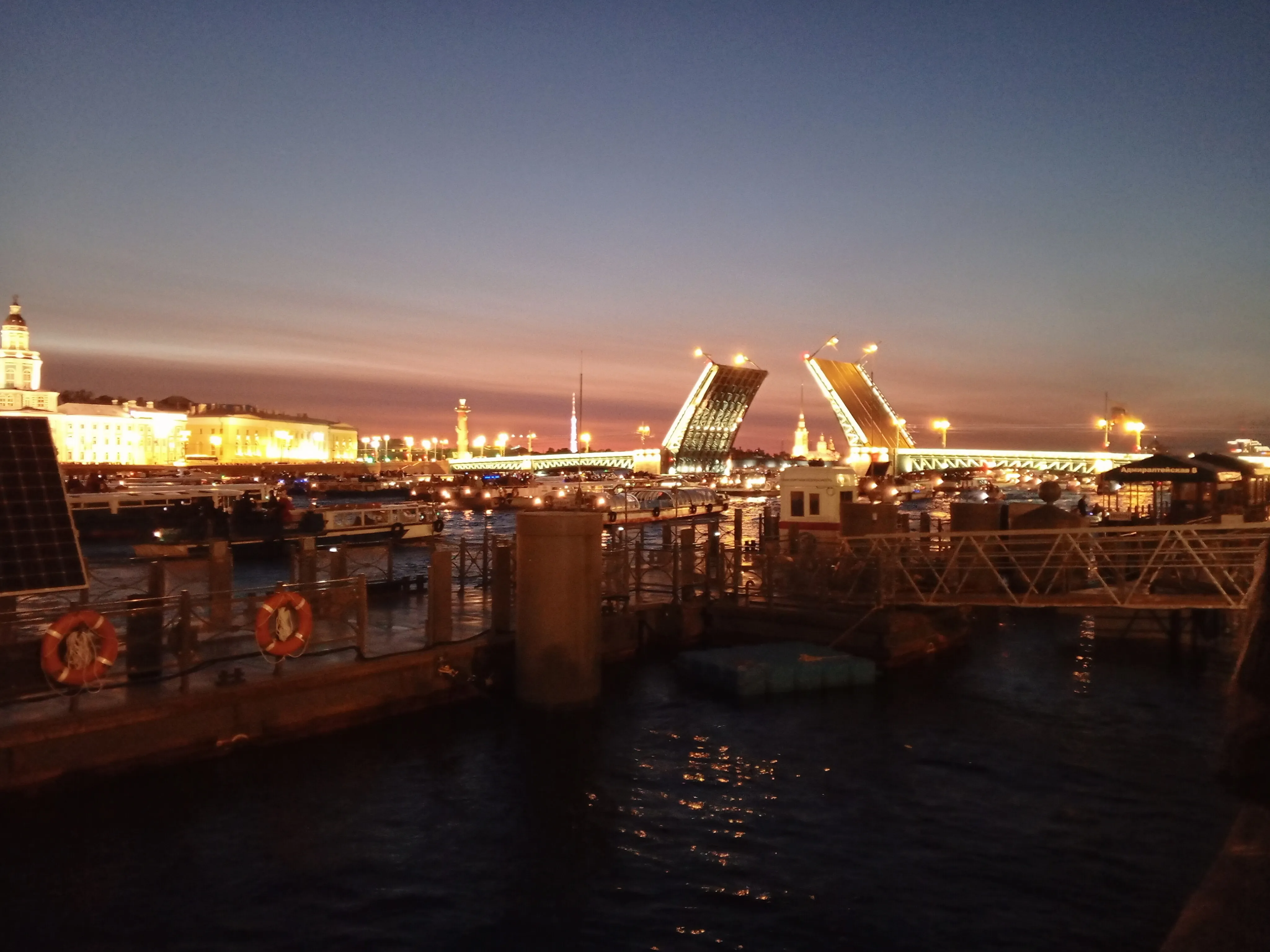 Разъединяя берега:развод моста