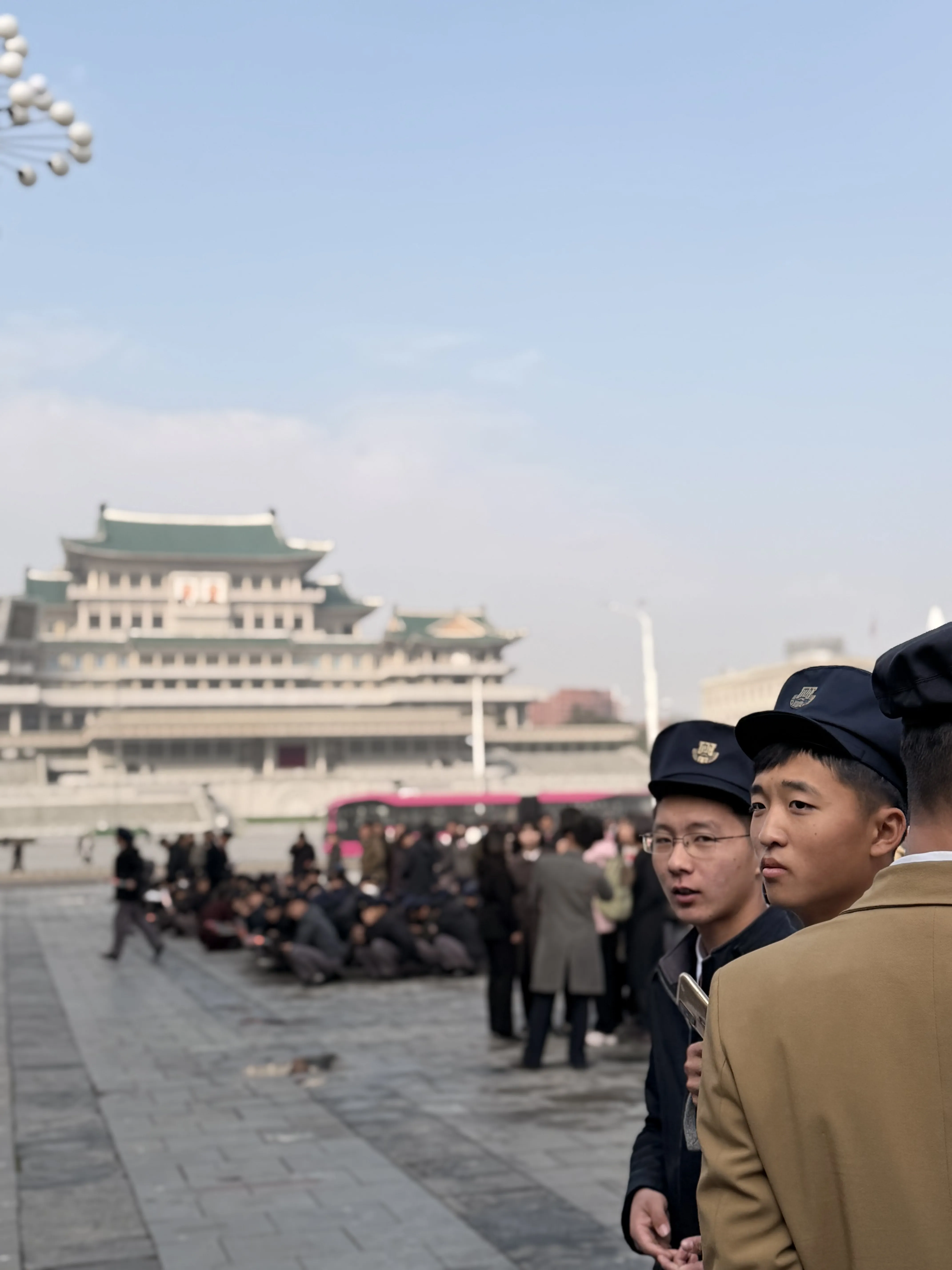 Жизнь за занавесом