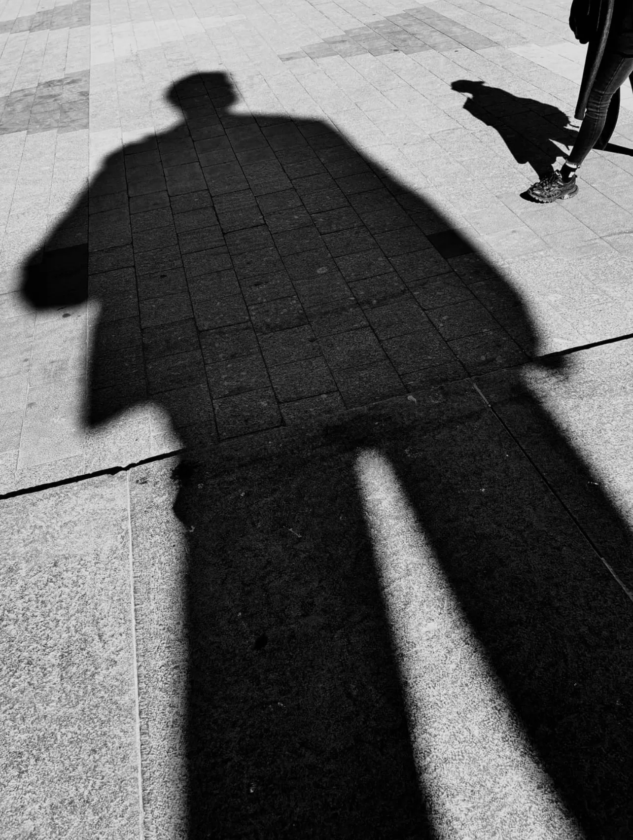 Версты улиц взмахами шагов мну