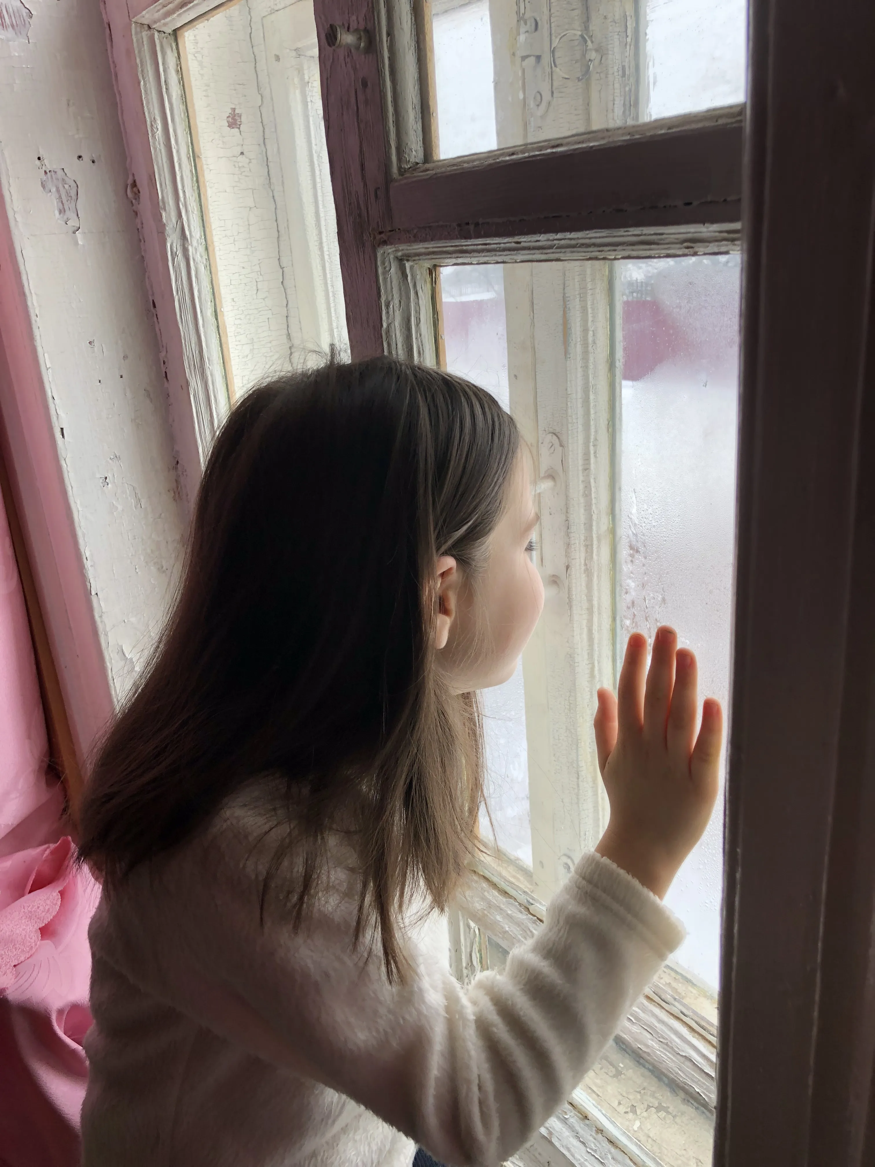 И жить торопится и чувствовать спешит