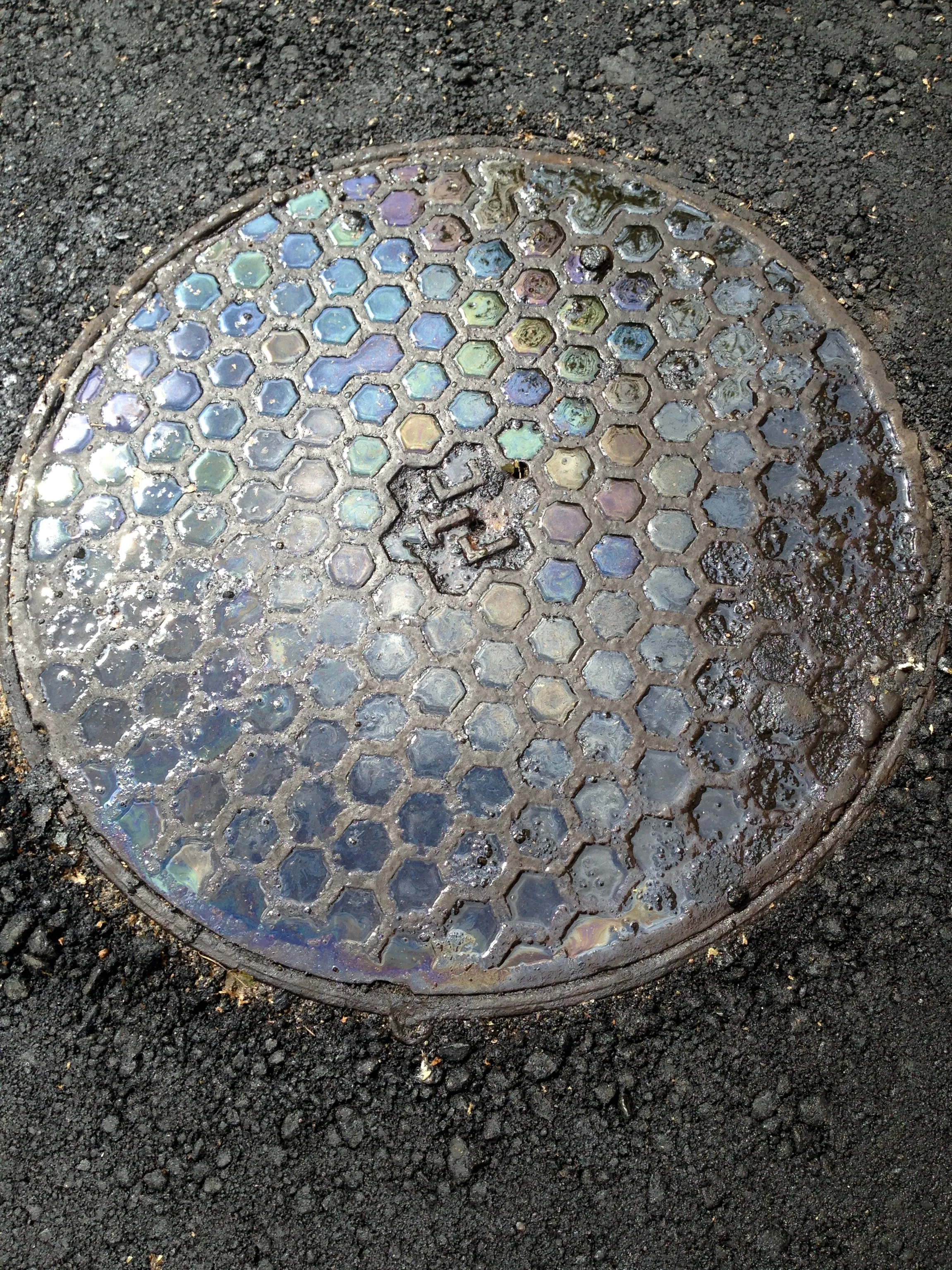 Радужные соты под ногами