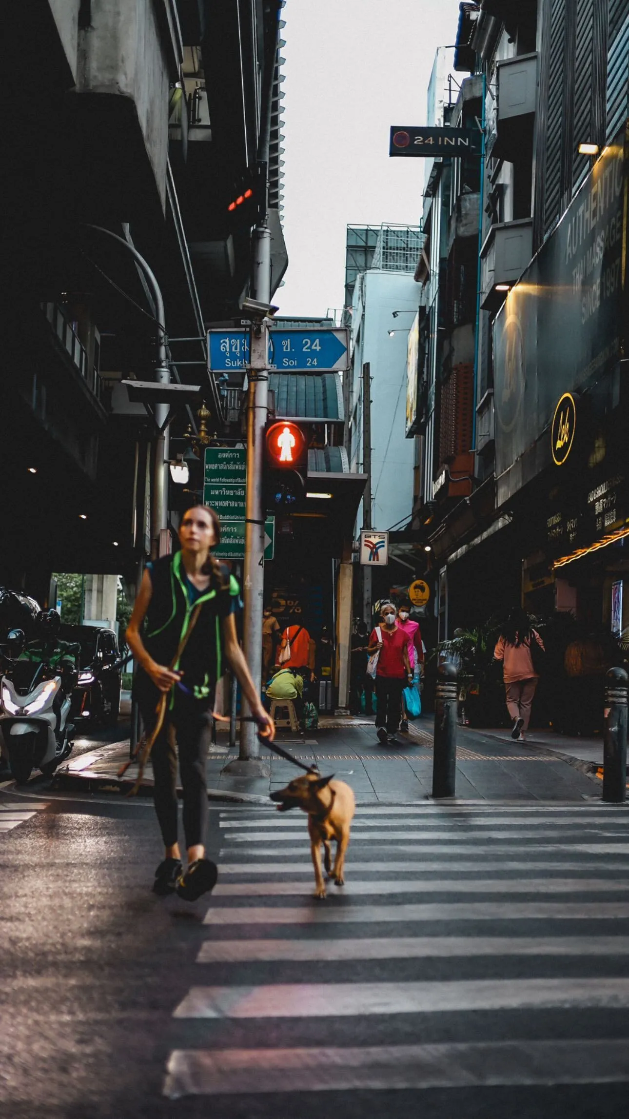 Через секунду все