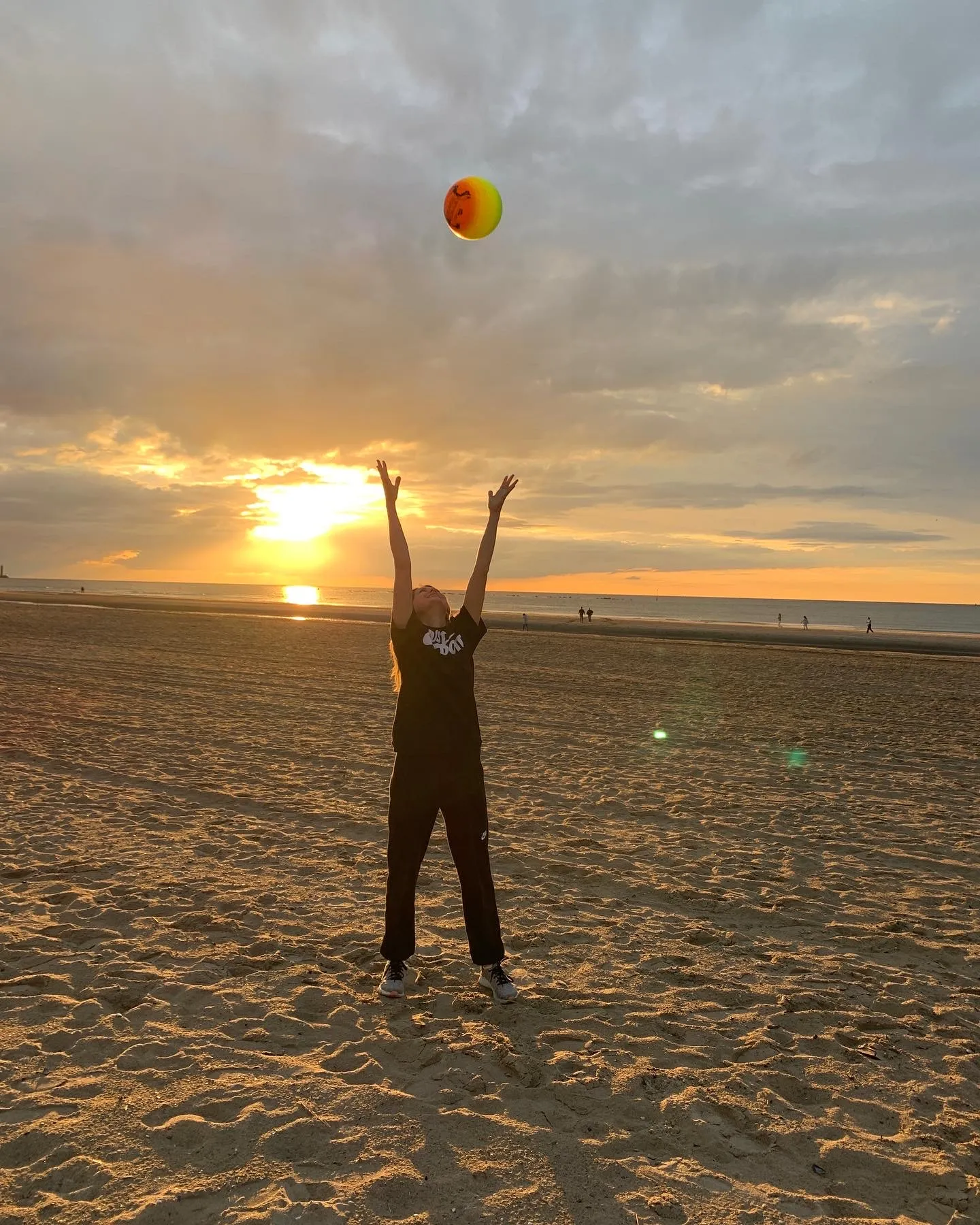 «Эхо детства в закатном сиянии.»