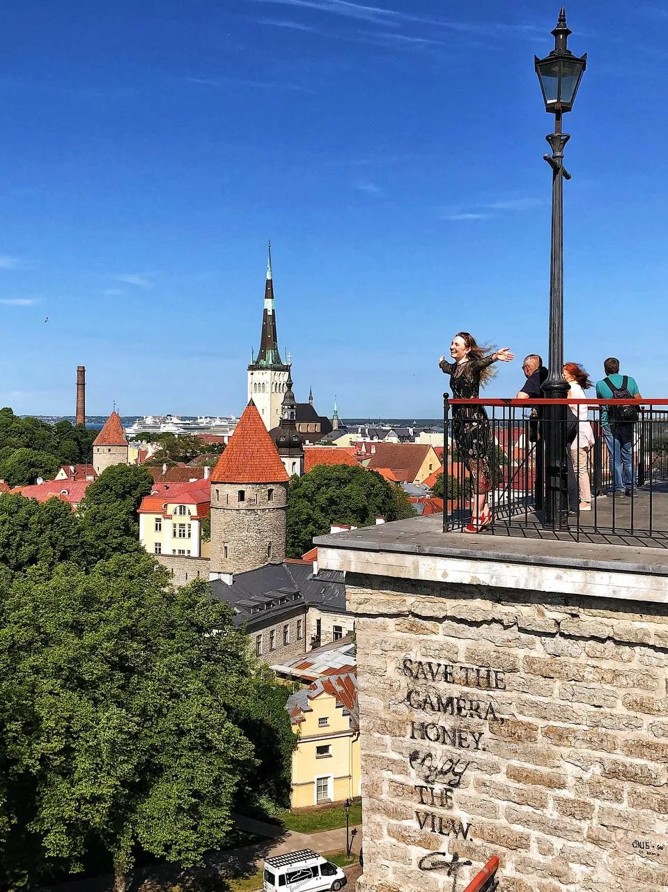 Отложи камеру и наслаждайся моментом!
