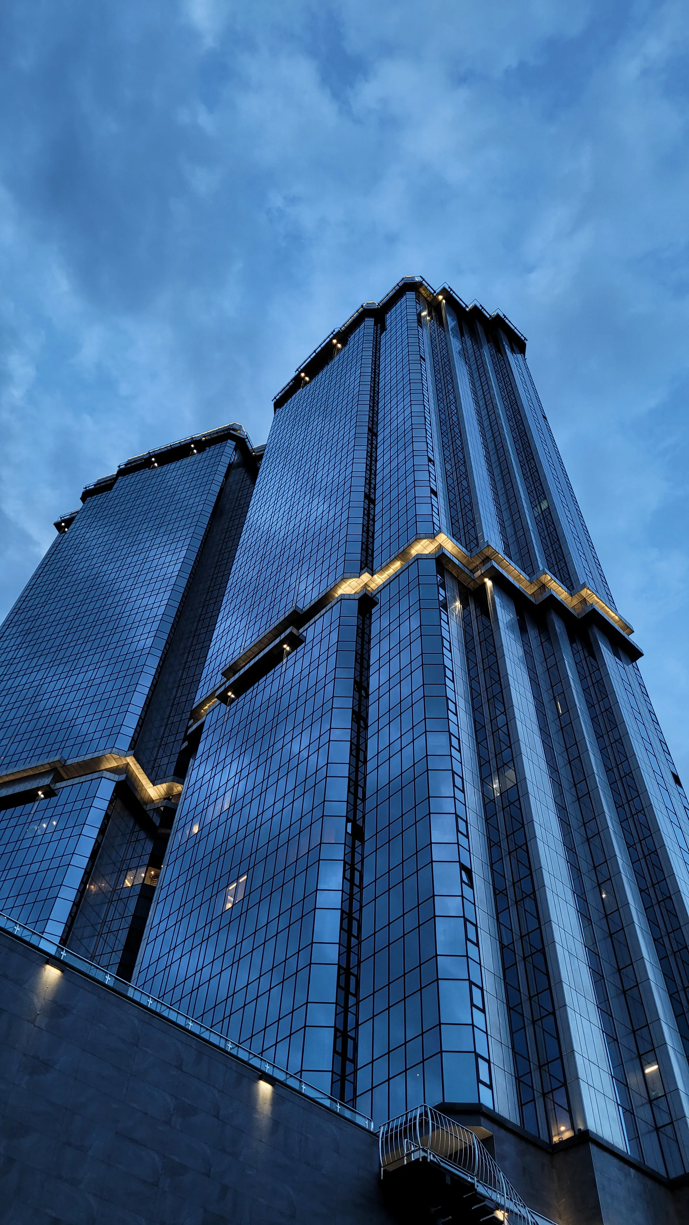 Тёмные небоскрёбы Владивостока