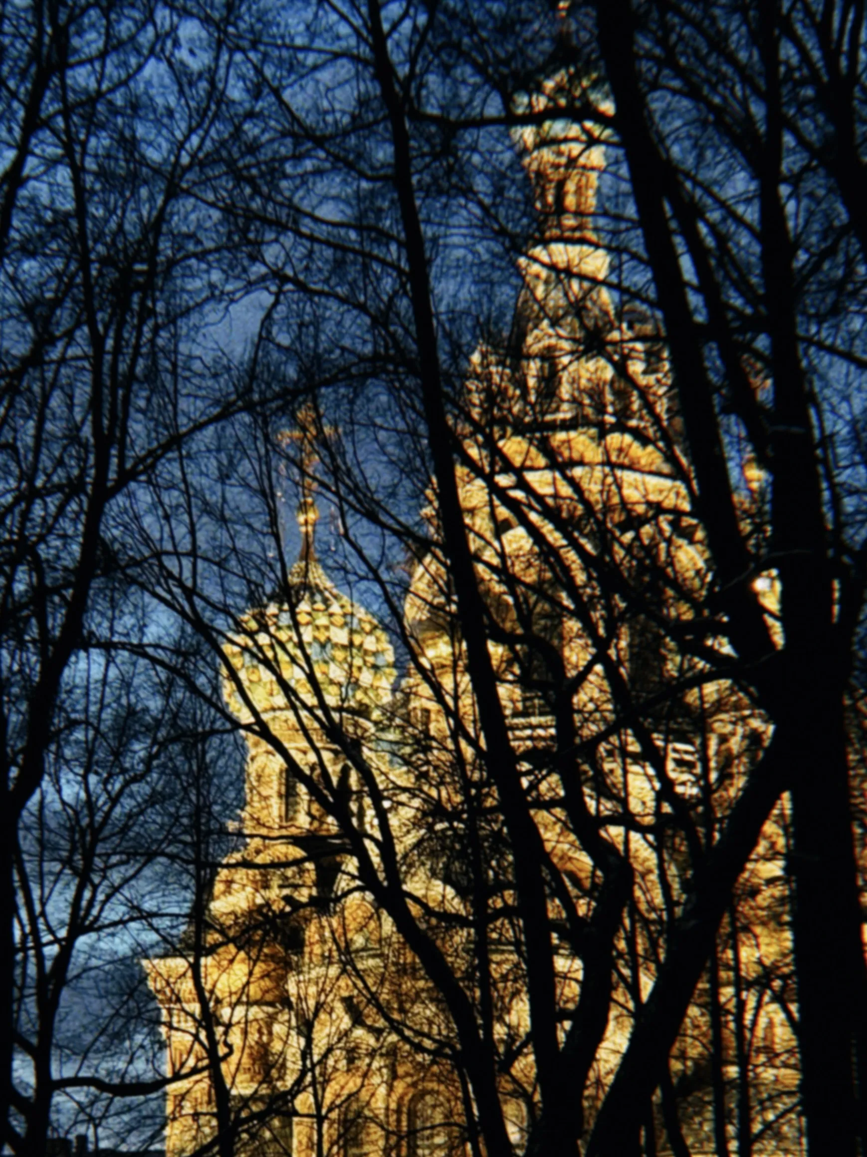 Хранитель света в синий час