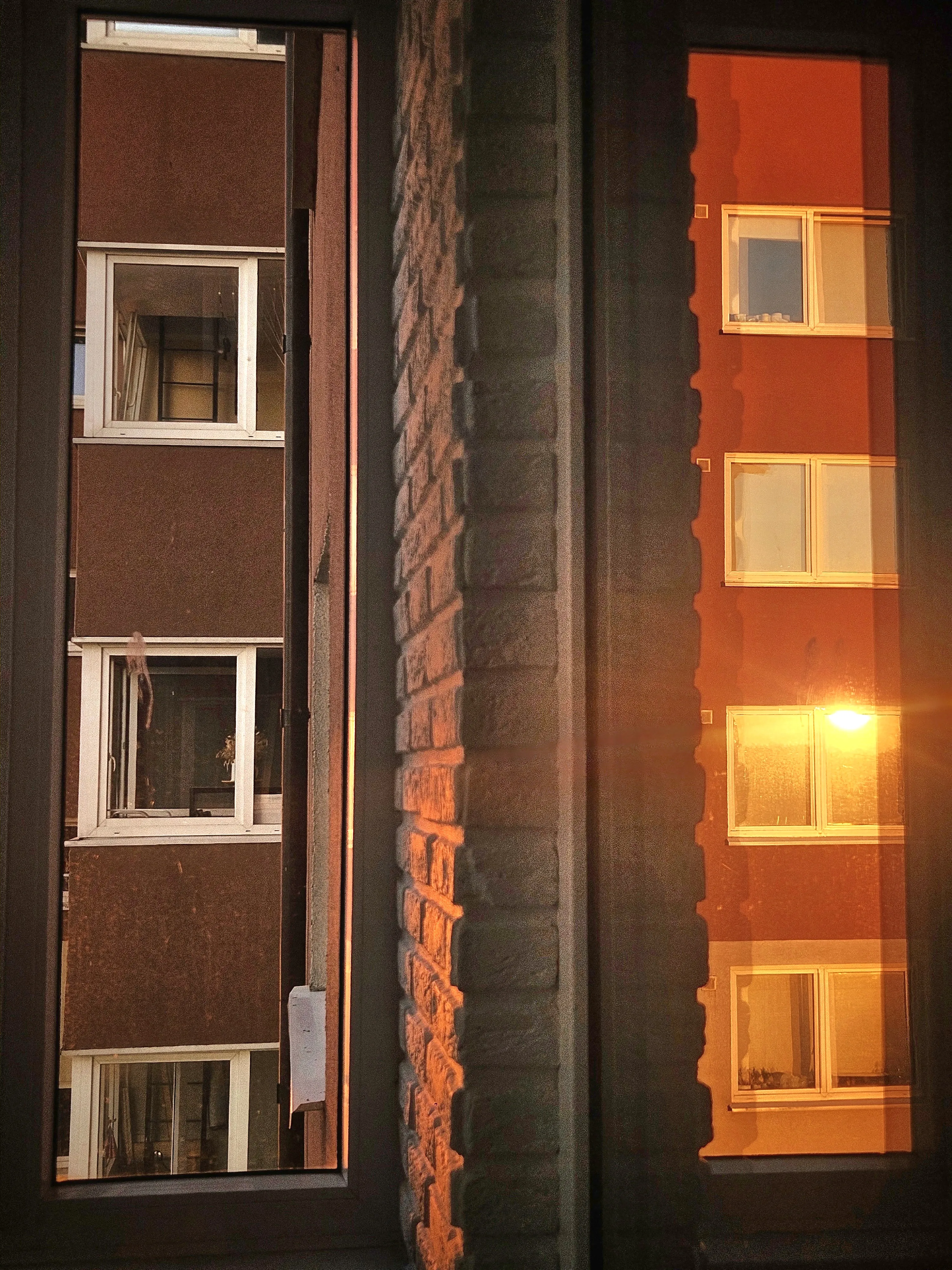 СВЕТ В ОКНЕ