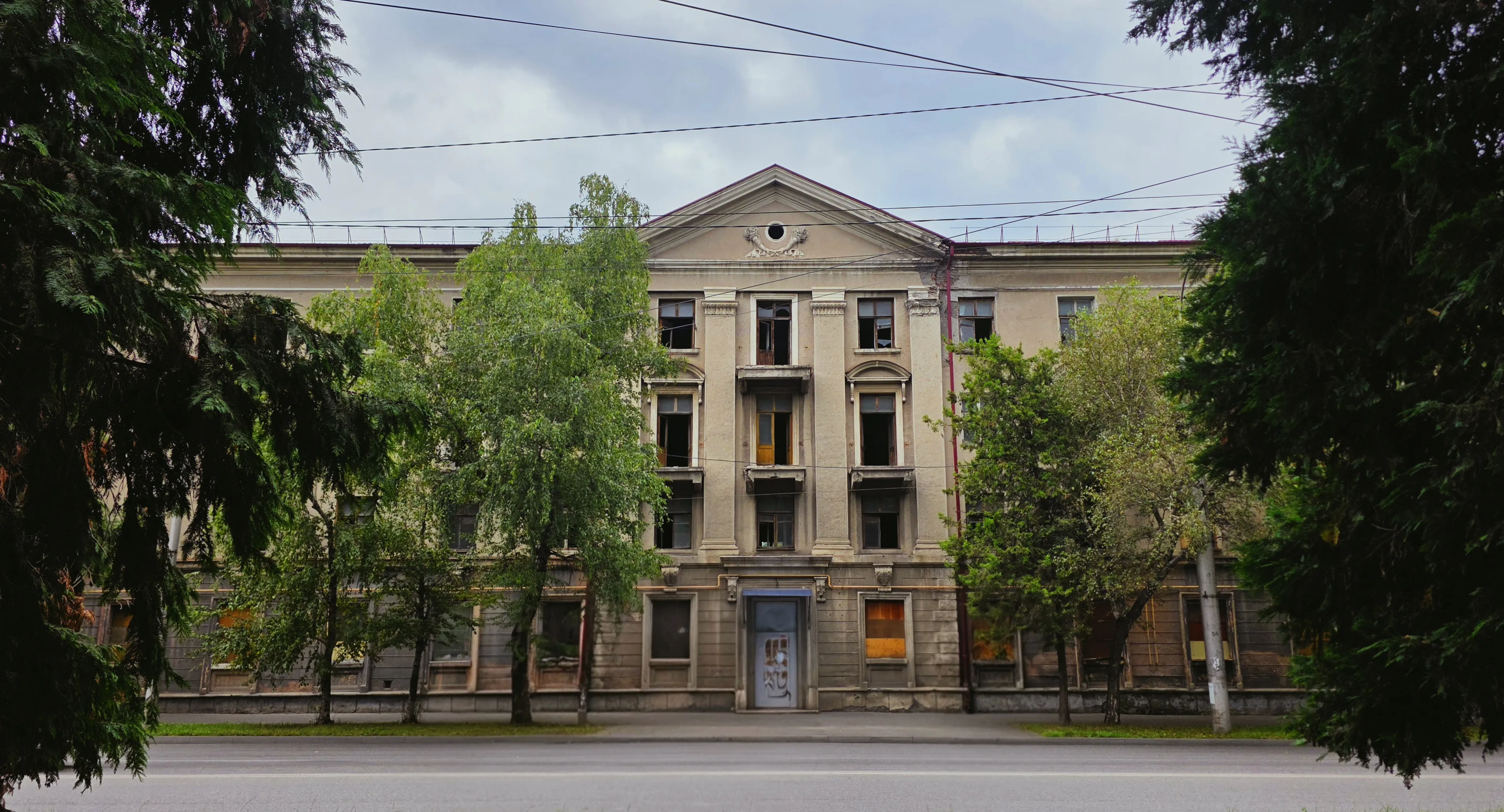 Заброшенное здание