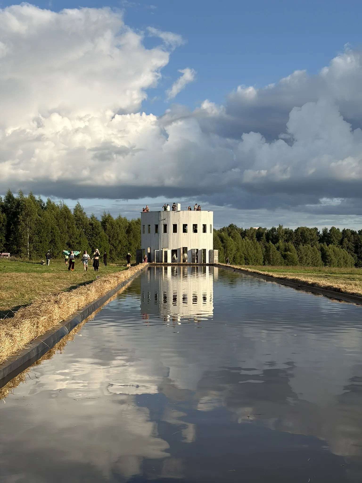Река сена. День