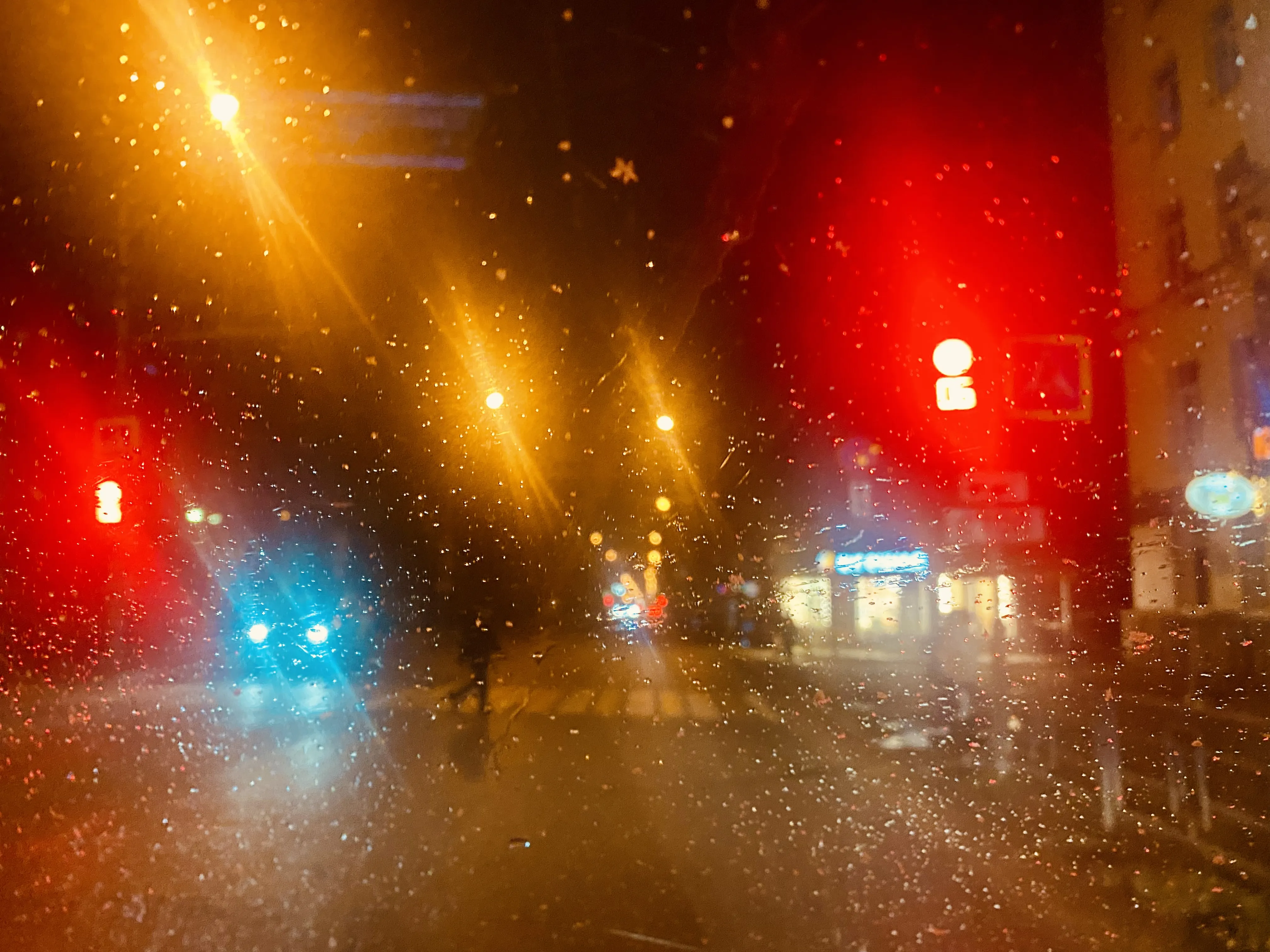 Город