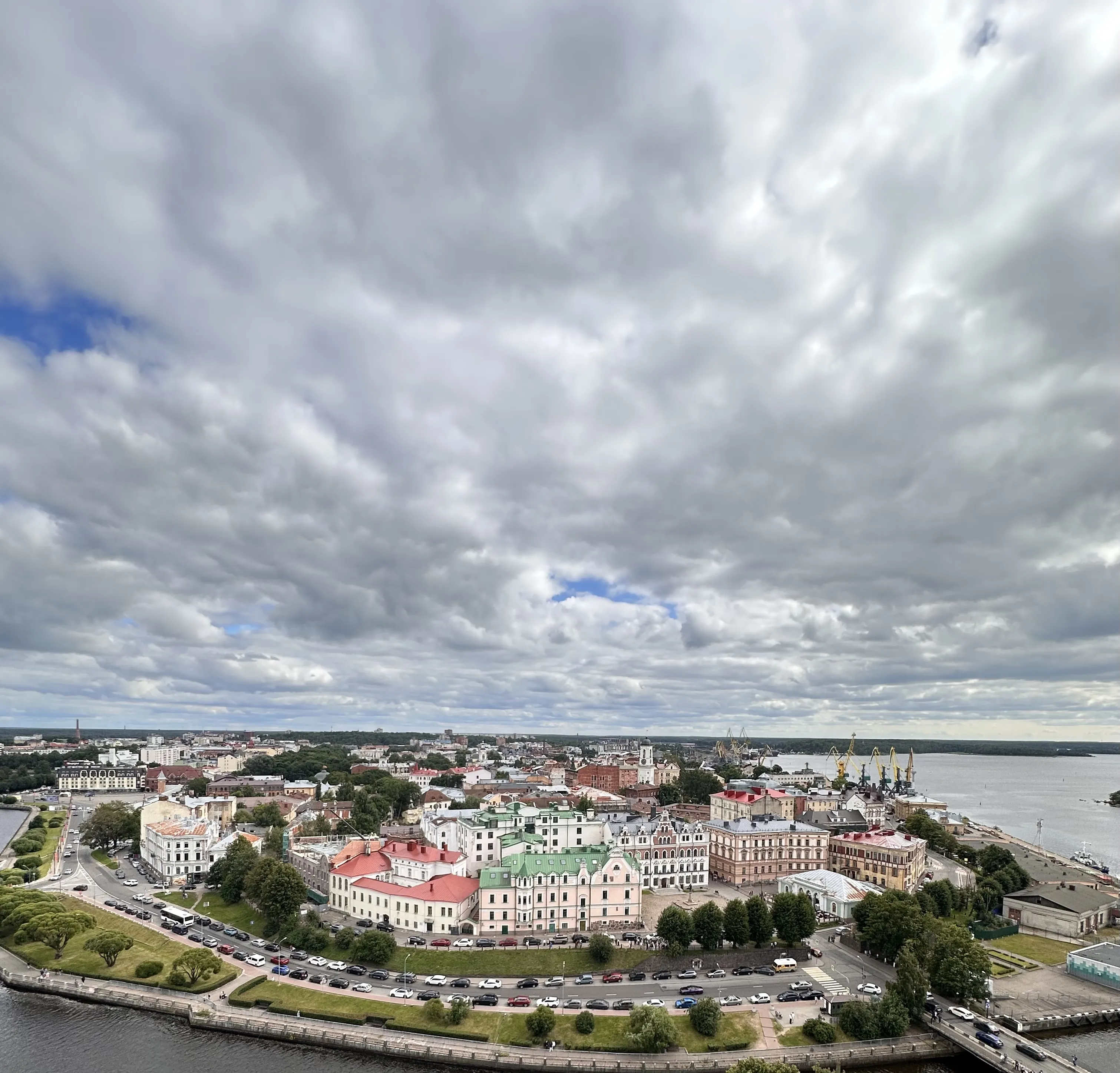 Чем пахнет Выборг?