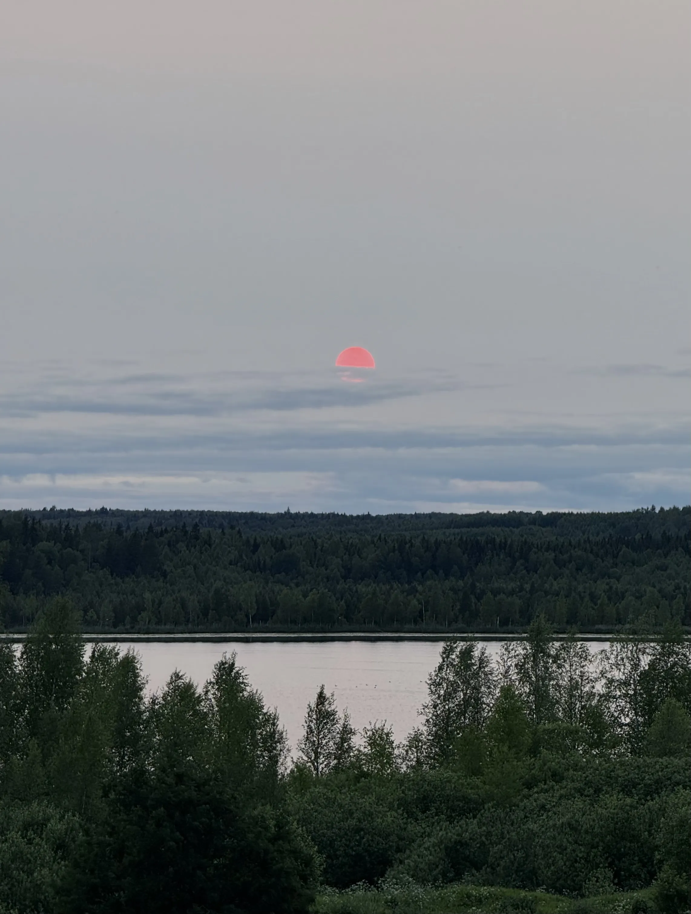 Клубничная Луна