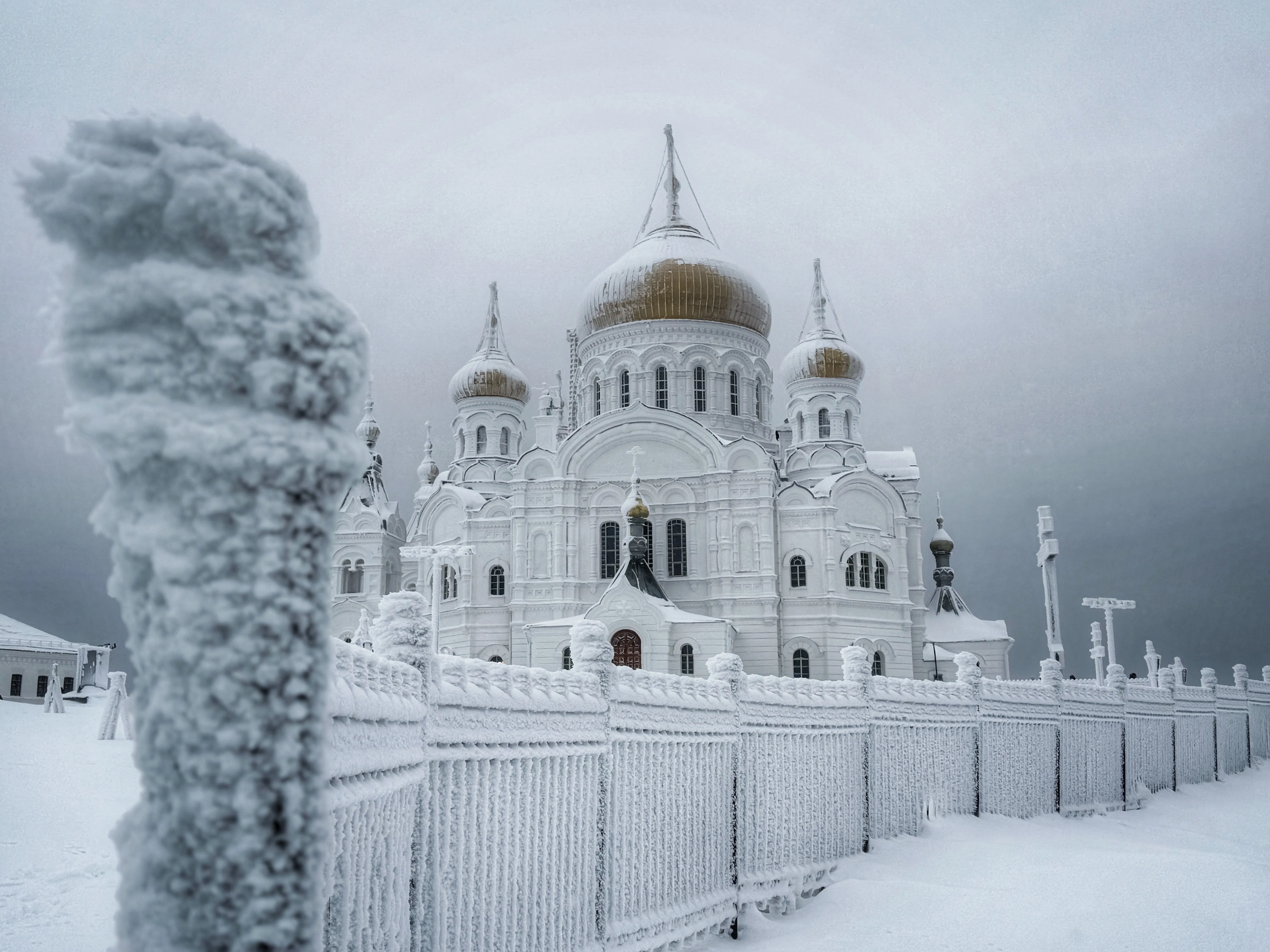 Белоснежный храм
