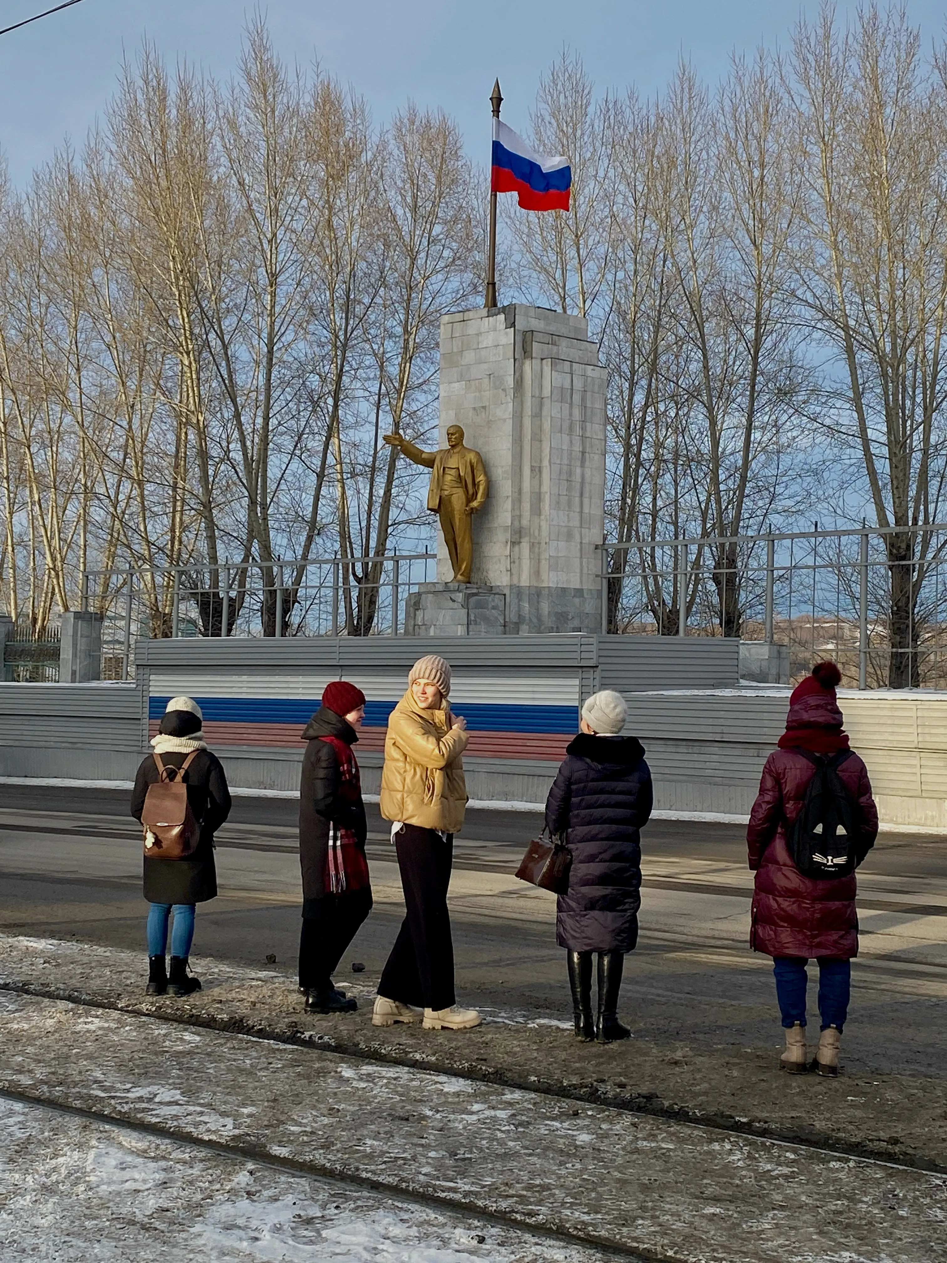 Вам туда