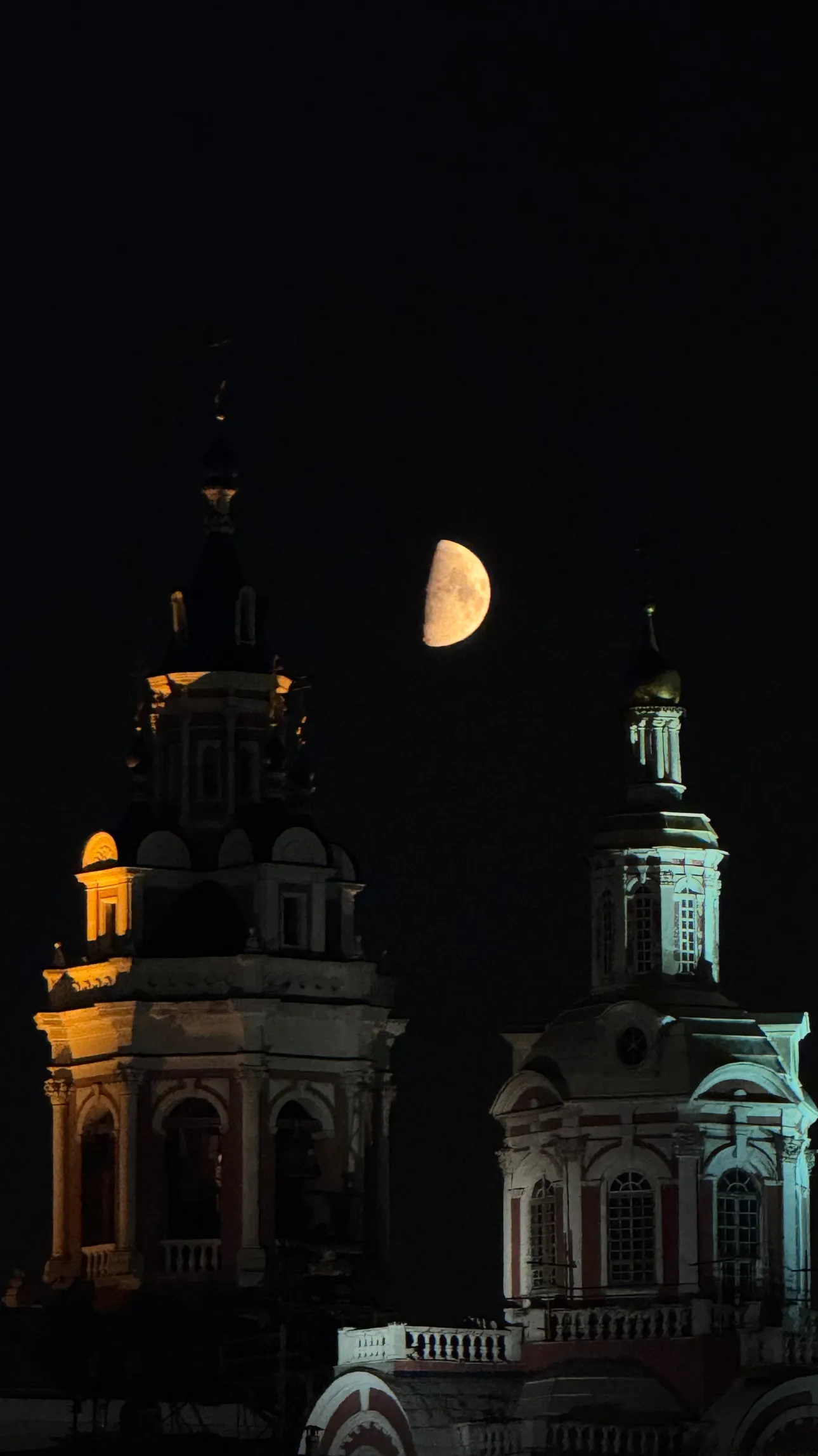 Между нами