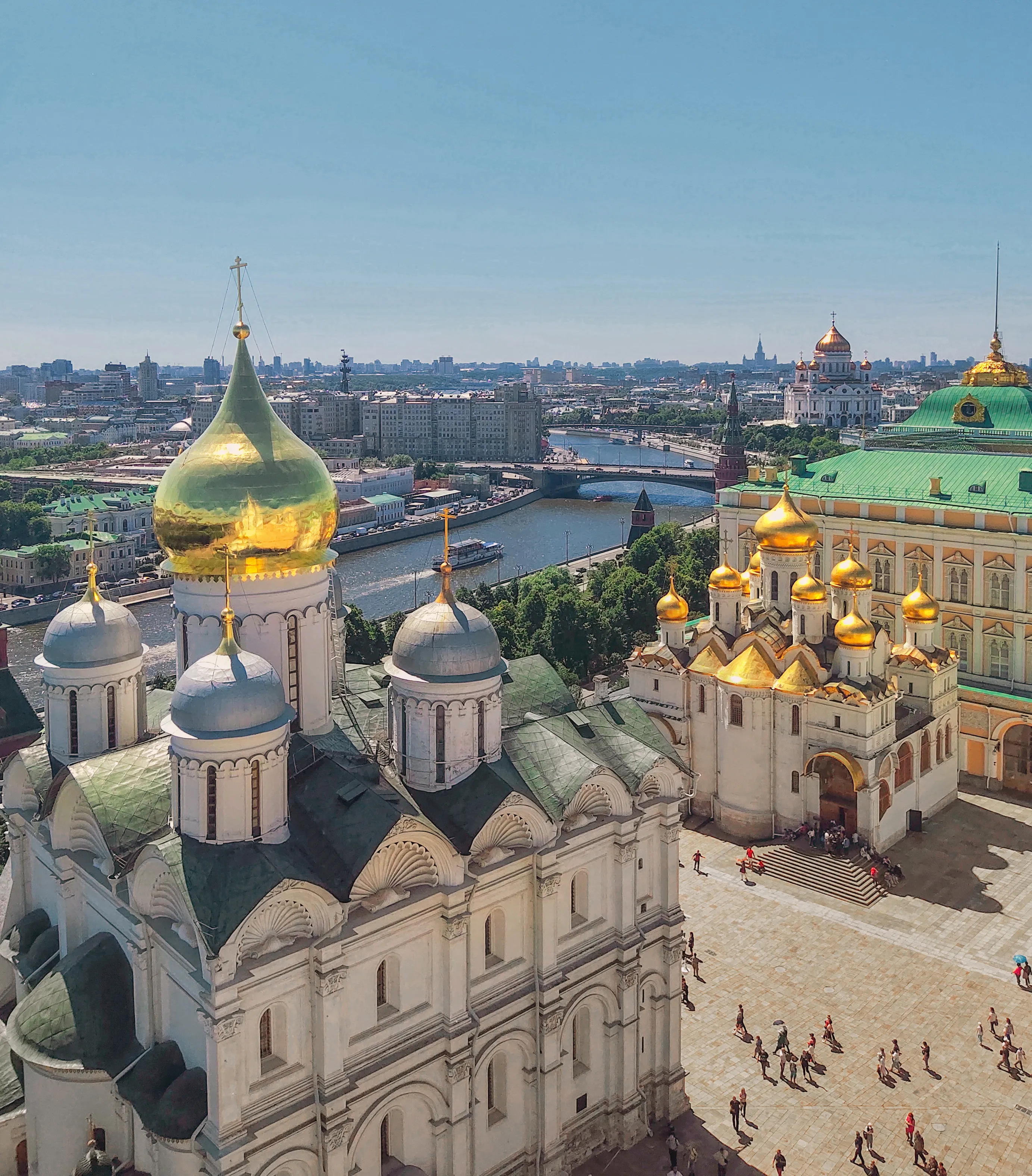 Над Кремлем