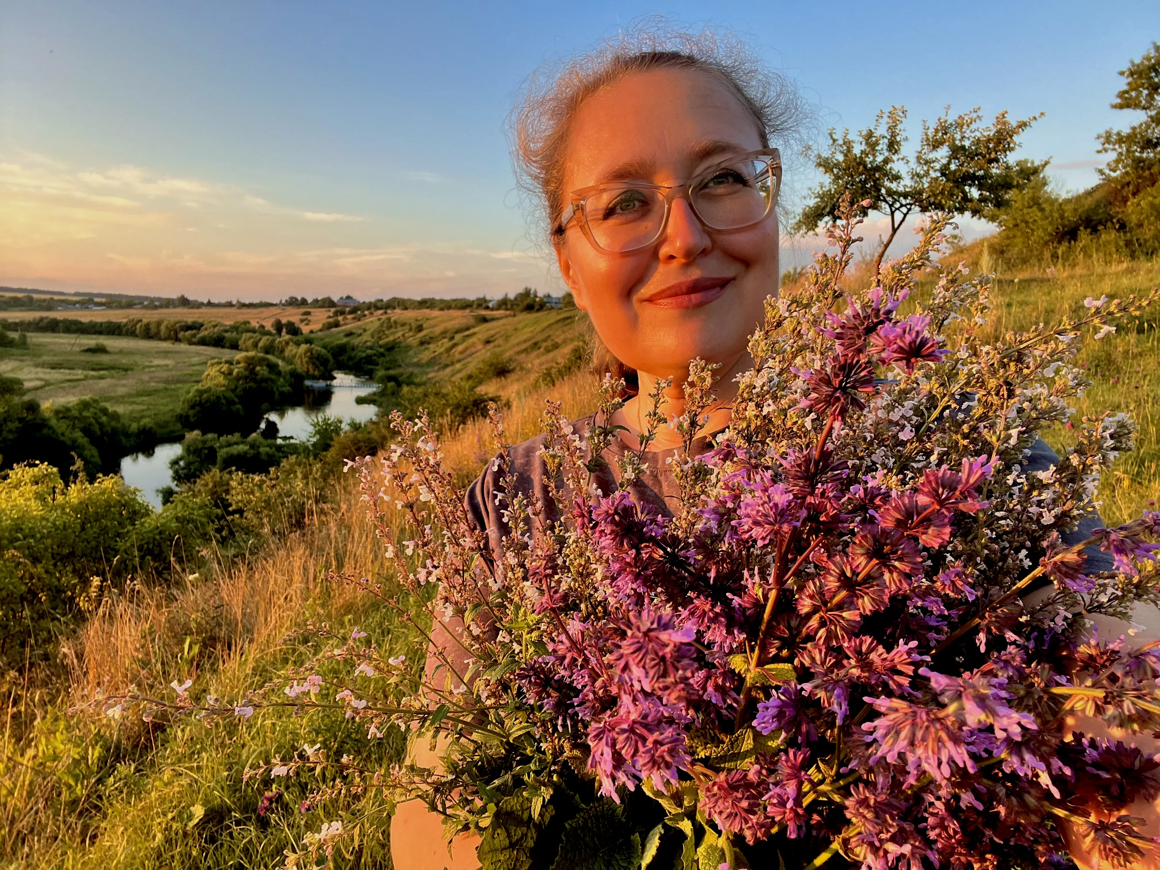 «Розово - фиолетовая симфония луга»